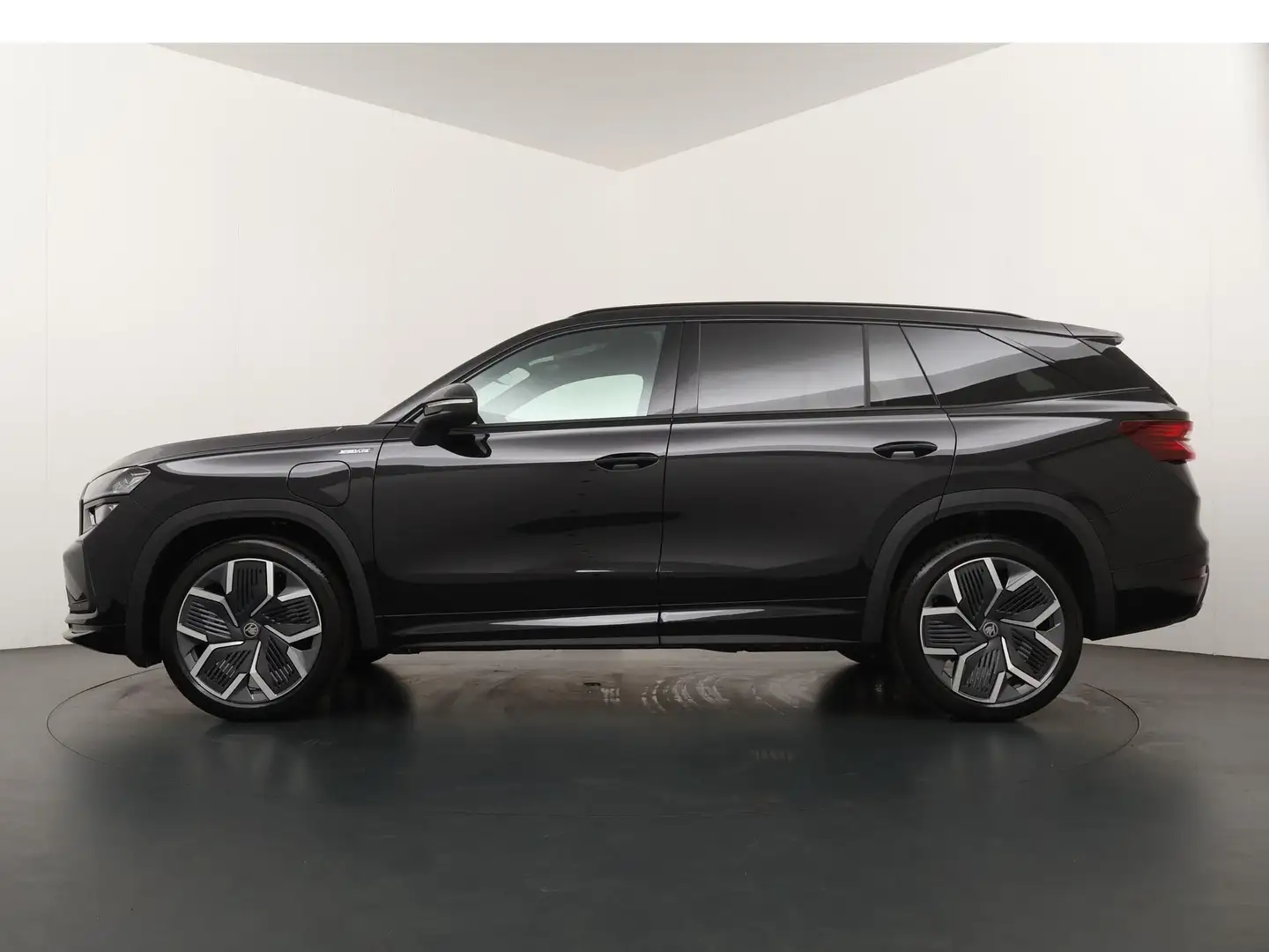 Skoda Kodiaq Sportline Business 1.5 TSI PHEV 150 kW / 204 PK SU Zwart - 2