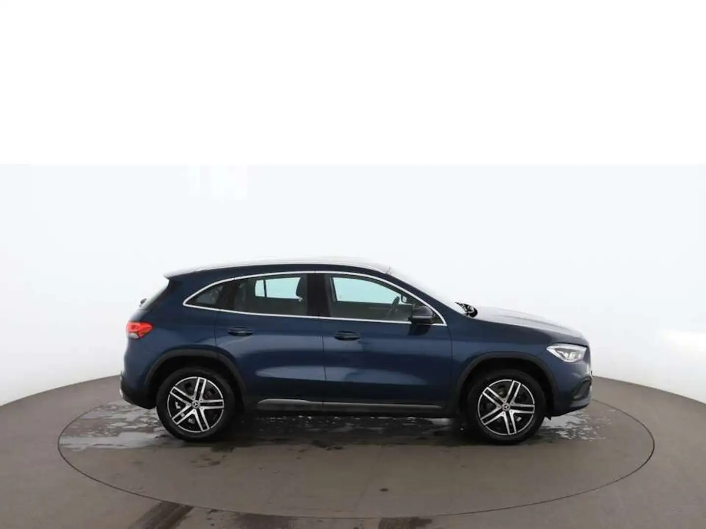 Mercedes-Benz GLA 220 d Progressive Aut LED AHK NAV LEDER R-CAM Синій - 2