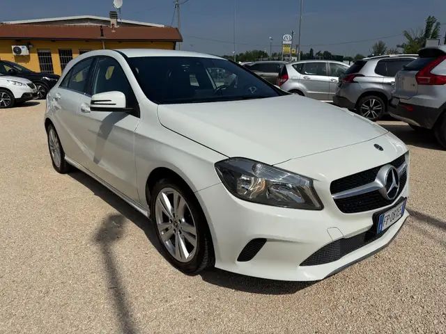Mercedes-Benz A 180 A 180 d Premium