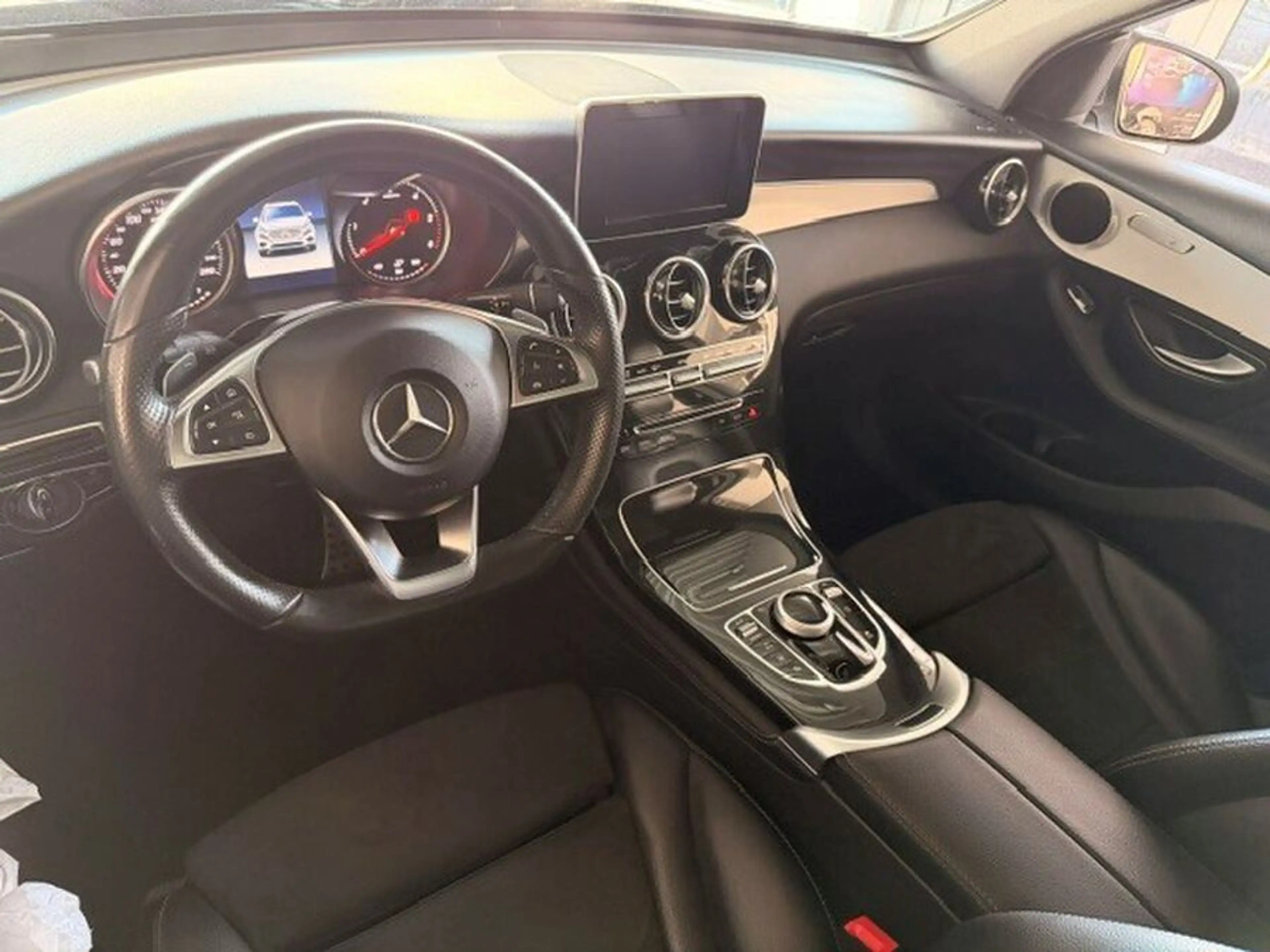 Mercedes-Benz GLC 220 d 4Matic - Glasdach AHV — photo 6