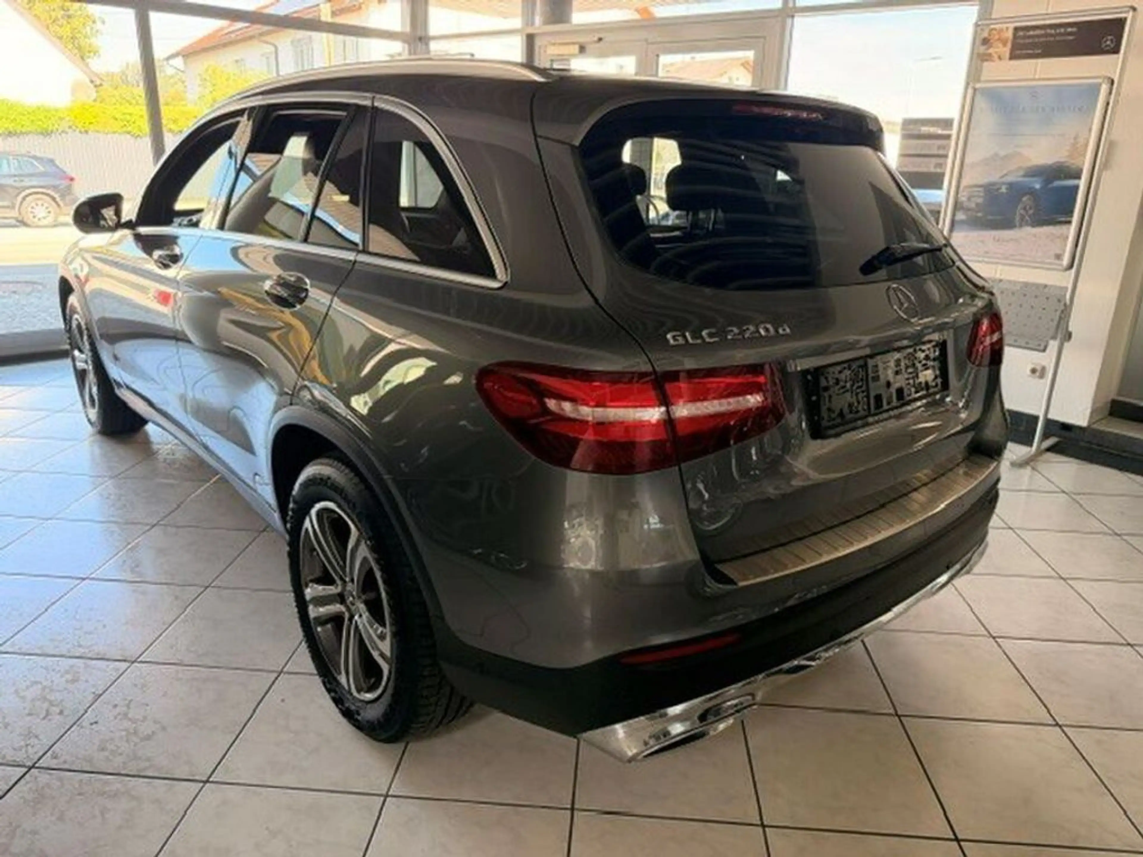 Mercedes-Benz GLC 220 d 4Matic - Glasdach AHV — photo 3