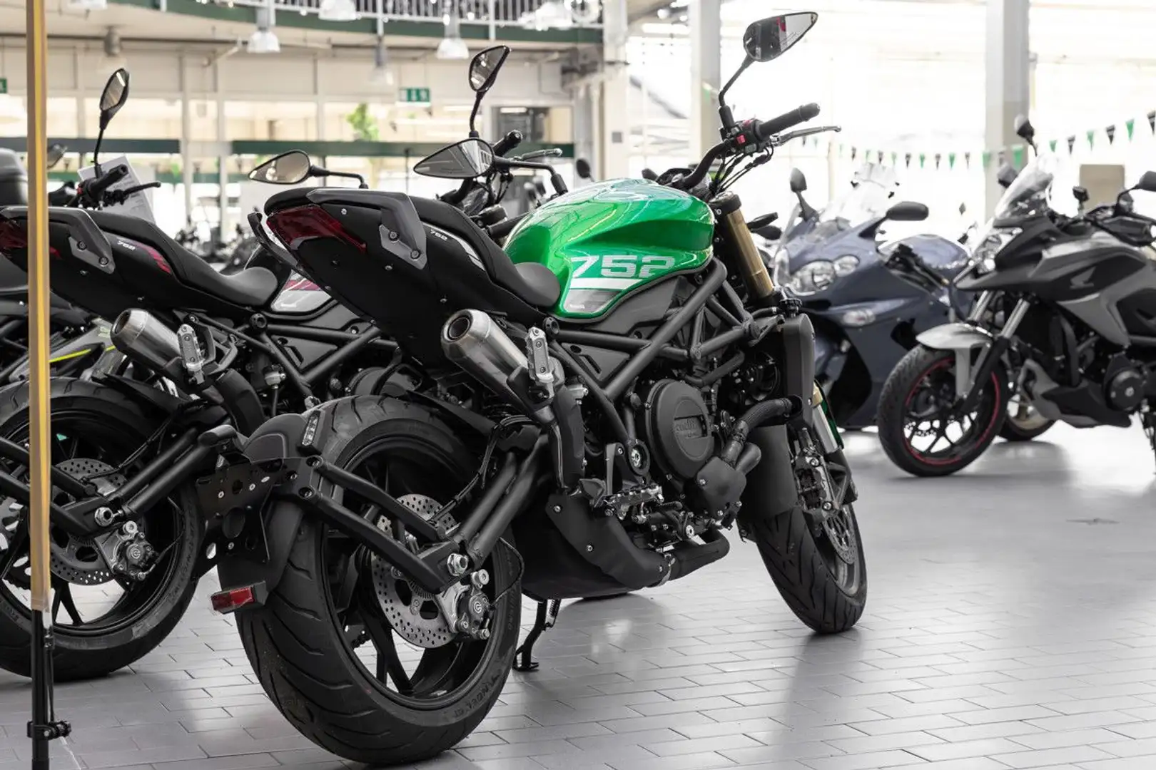 Benelli BN 752 S ABS, sofort lieferbar, Lieferservice Vert - 2