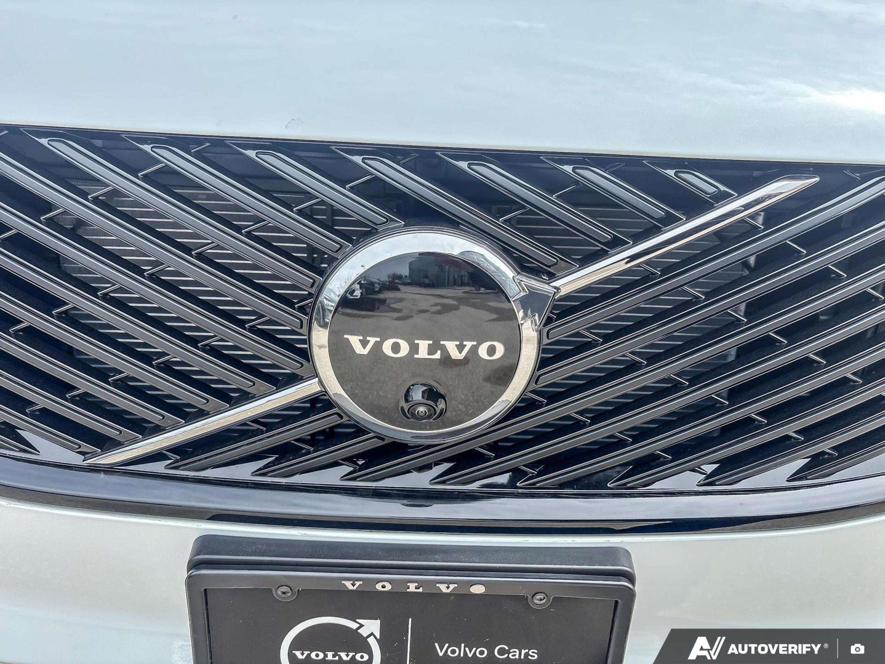 2026 Volvo XC90 Plus Dark Theme UP TO 64 KMS OF EV RANGE thumb 7