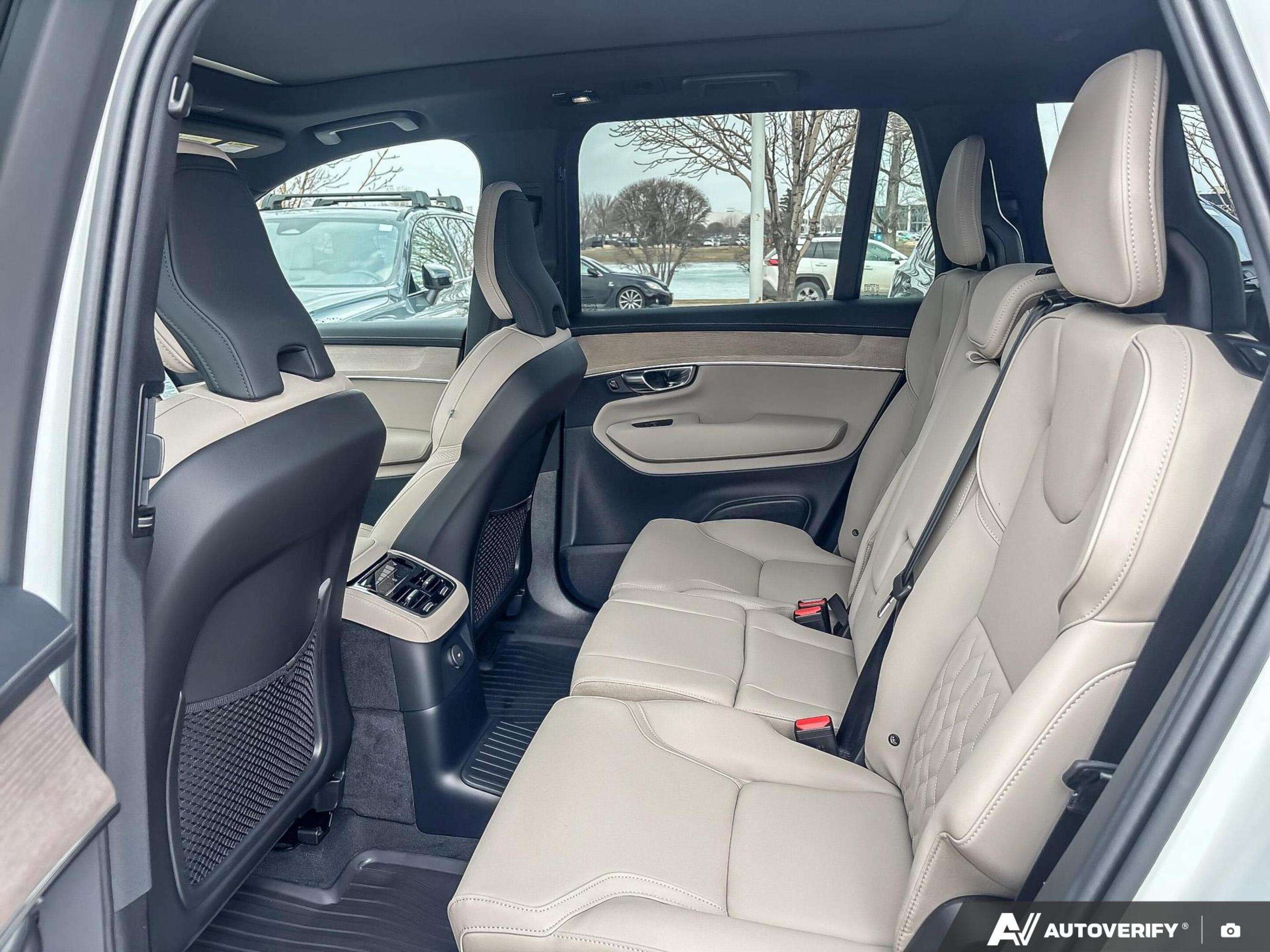 2026 Volvo XC90 Plus Dark Theme UP TO 64 KMS OF EV RANGE thumb 24