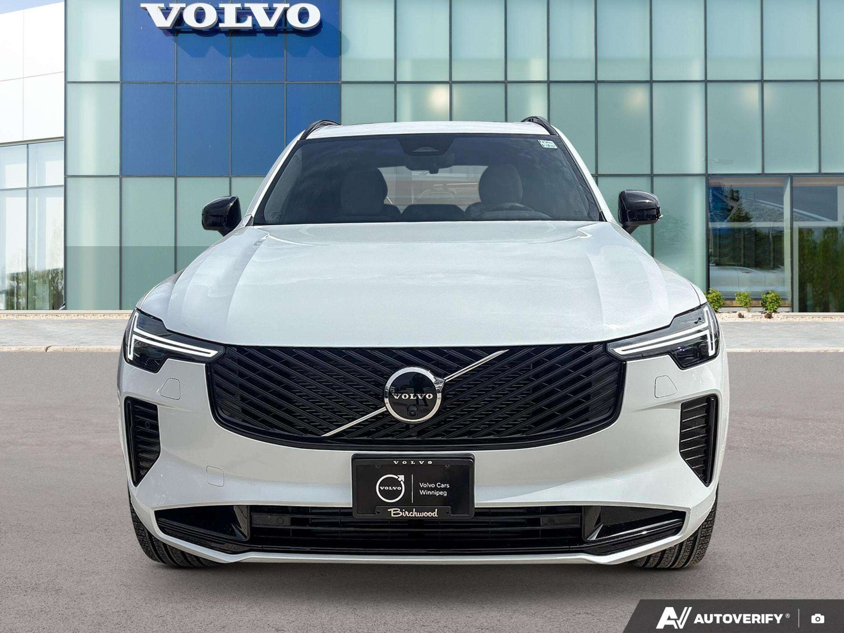 2026 Volvo XC90 Plus Dark Theme UP TO 64 KMS OF EV RANGE thumb 6