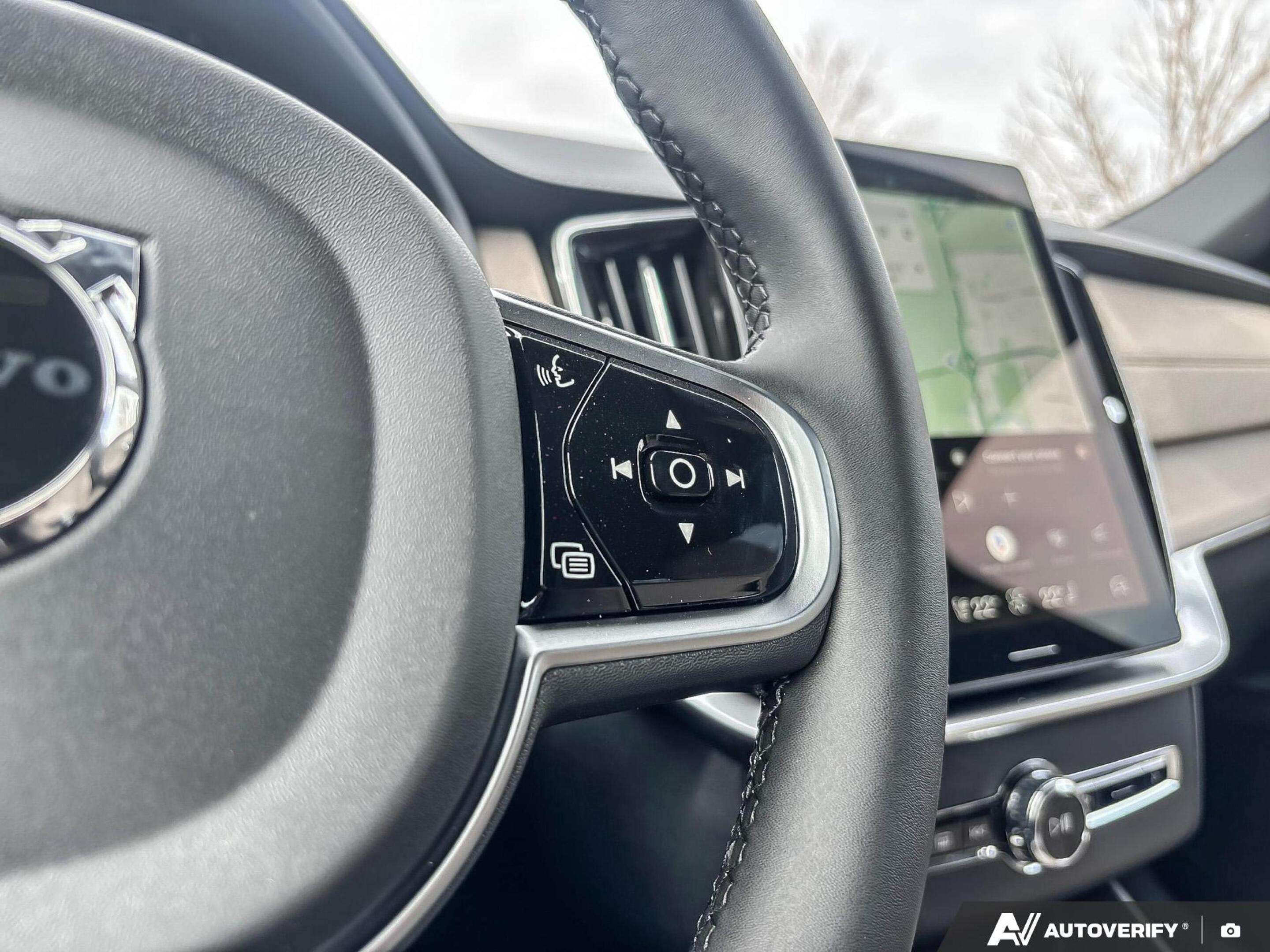 2026 Volvo XC90 Plus Dark Theme UP TO 64 KMS OF EV RANGE thumb 17