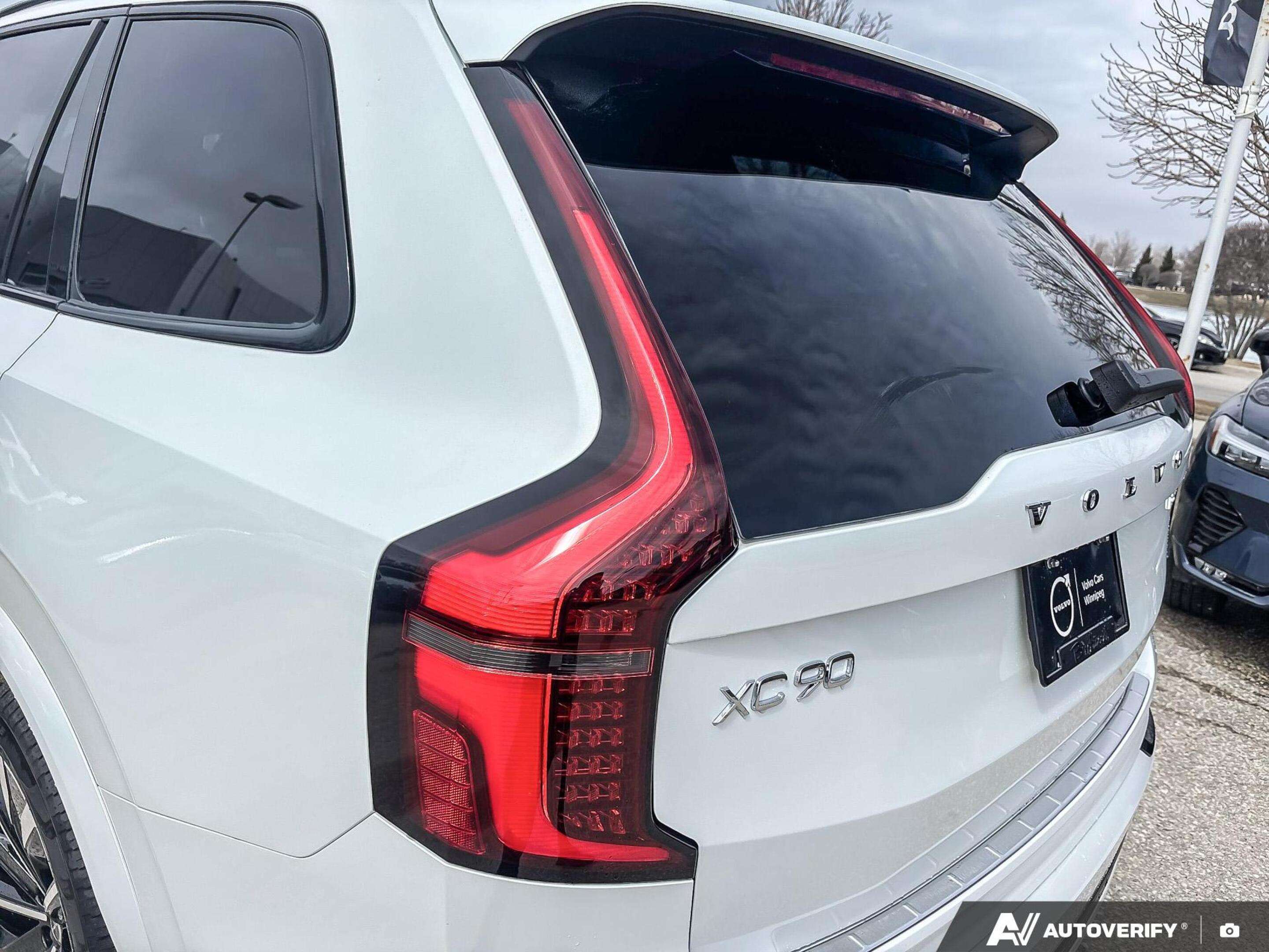 2026 Volvo XC90 Plus Dark Theme UP TO 64 KMS OF EV RANGE thumb 13