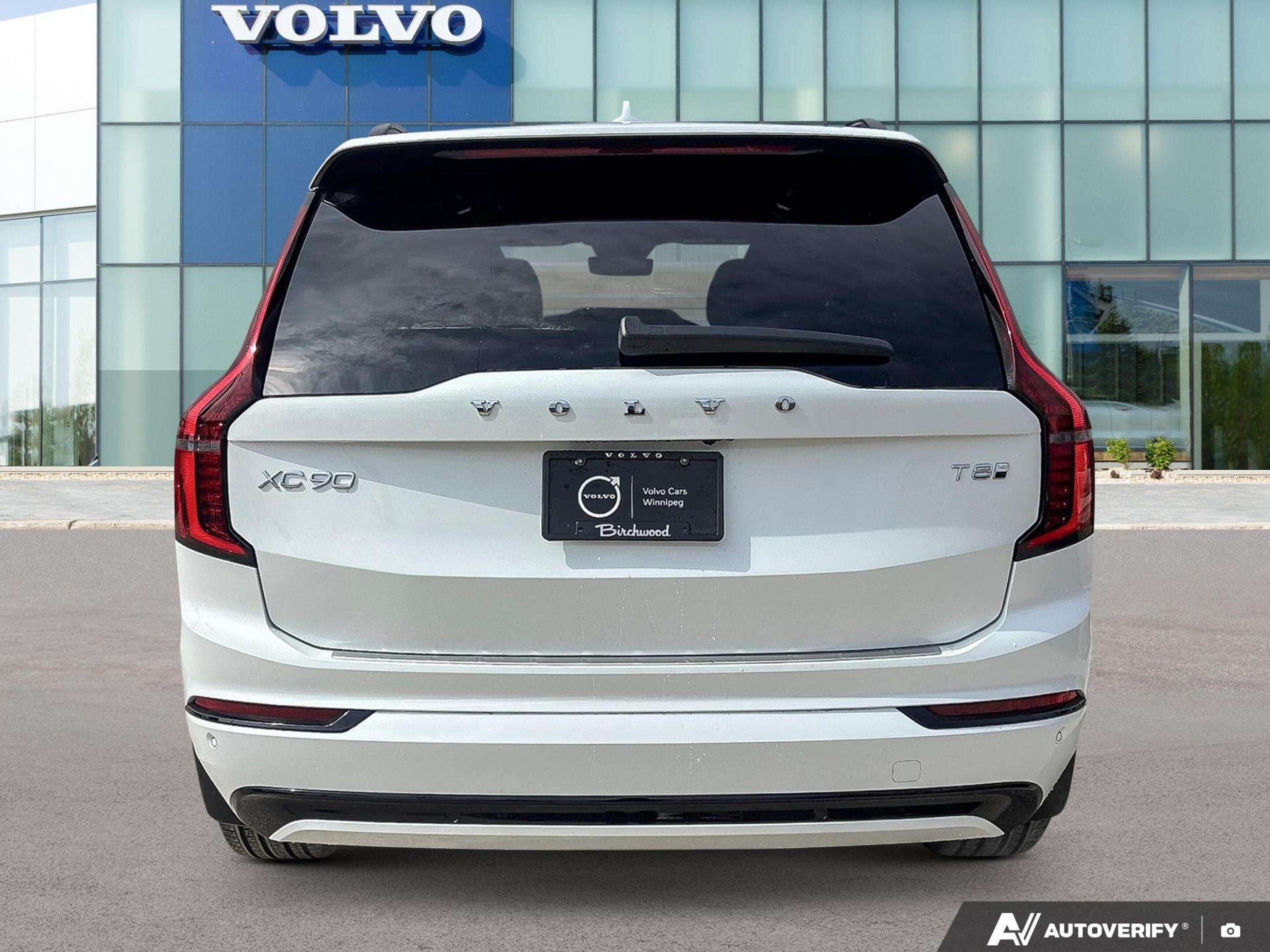 2026 Volvo XC90 Plus Dark Theme UP TO 64 KMS OF EV RANGE alt 5
