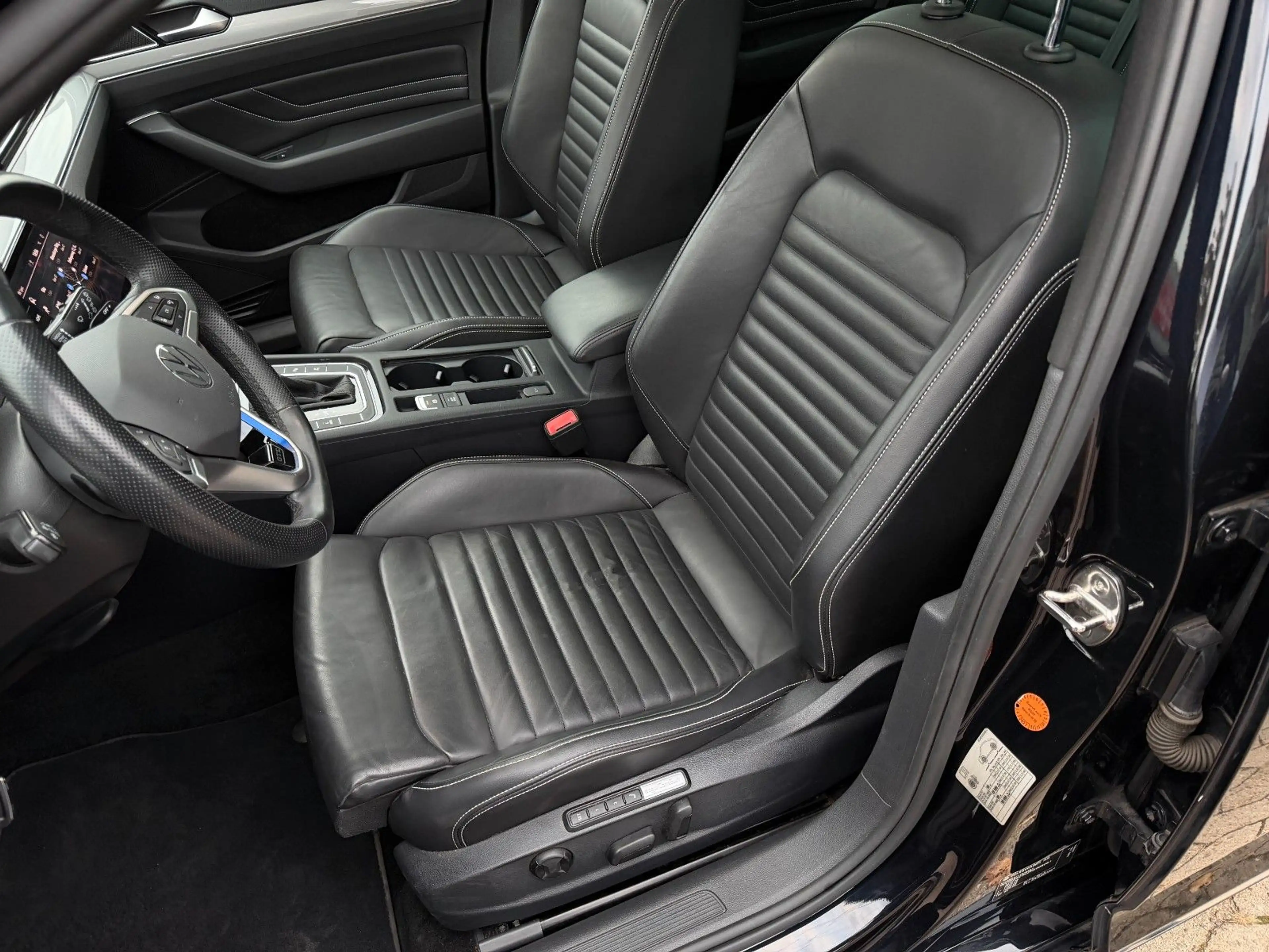 Volkswagen Passat Variant GTE VIRTUAL*DCC*PANO*360°*LANE* — photo 8