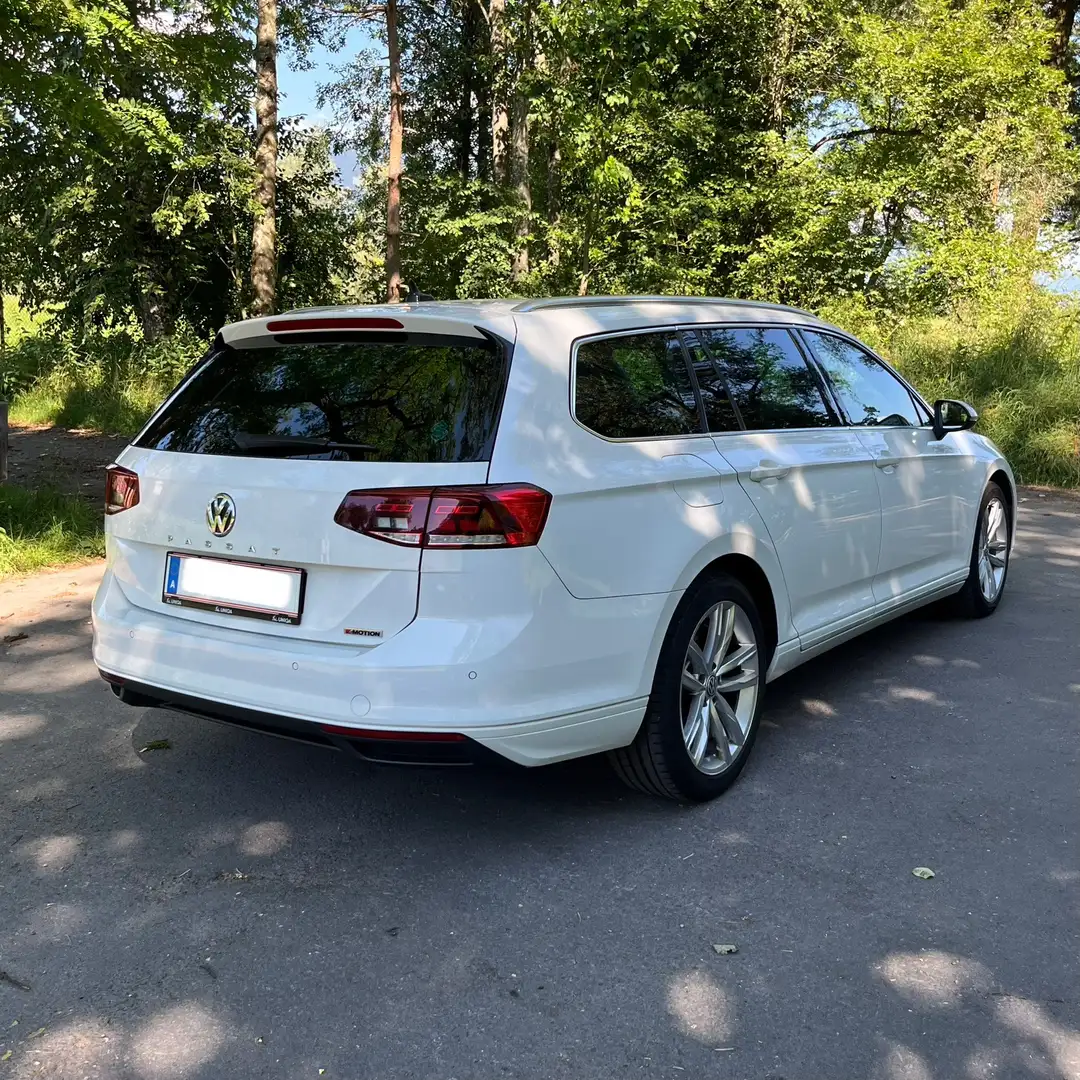 Volkswagen Passat Variant Passat Business 4Mot AHK LED ACC Spur Panorama Weiß - 2
