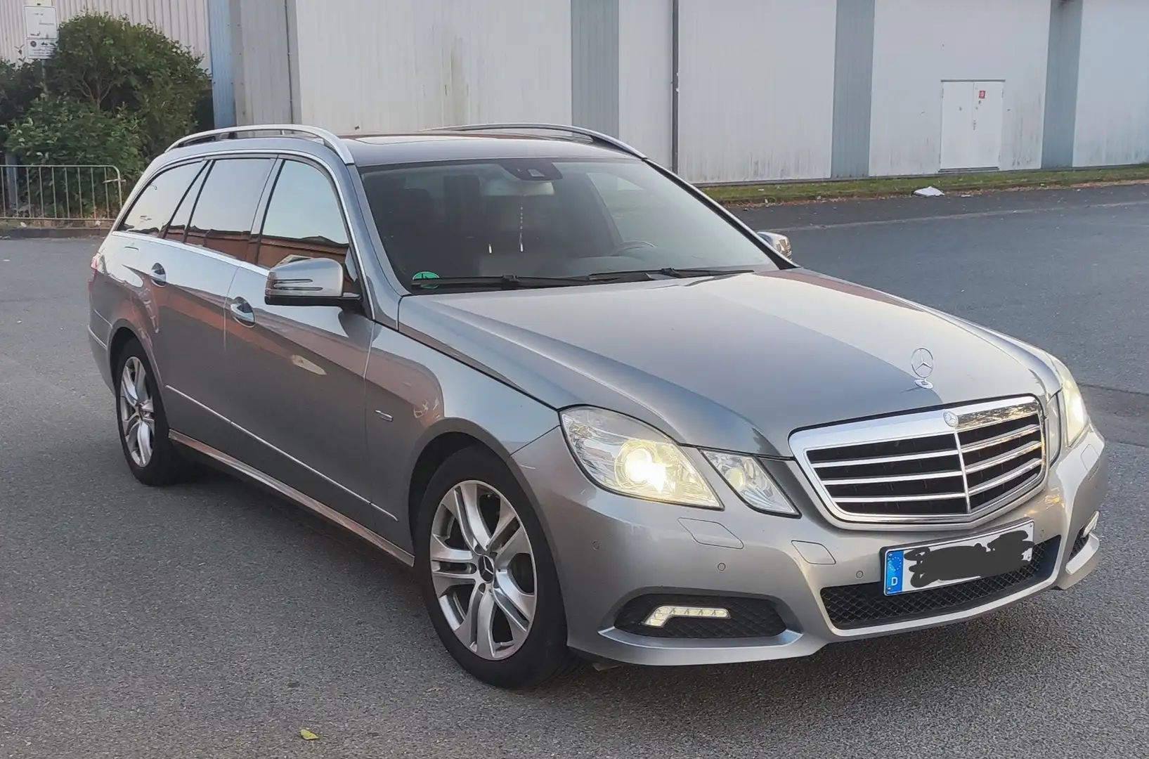 Mercedes-Benz E 220 E 220 CDI BlueEff. Voll Leder BiXenon Avantgarde Gris - 1