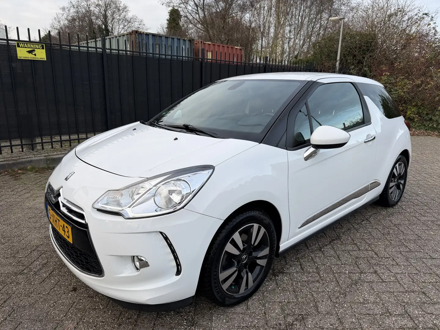 Citroen DS3 1.2 VTi So Chic Navi/Clima/Cruise/LED/LMV Weiß - 1