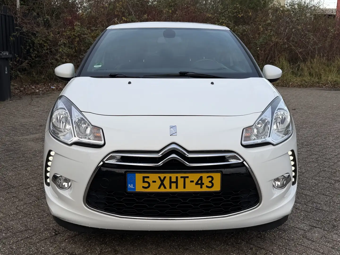 Citroen DS3 1.2 VTi So Chic Navi/Clima/Cruise/LED/LMV Weiß - 2