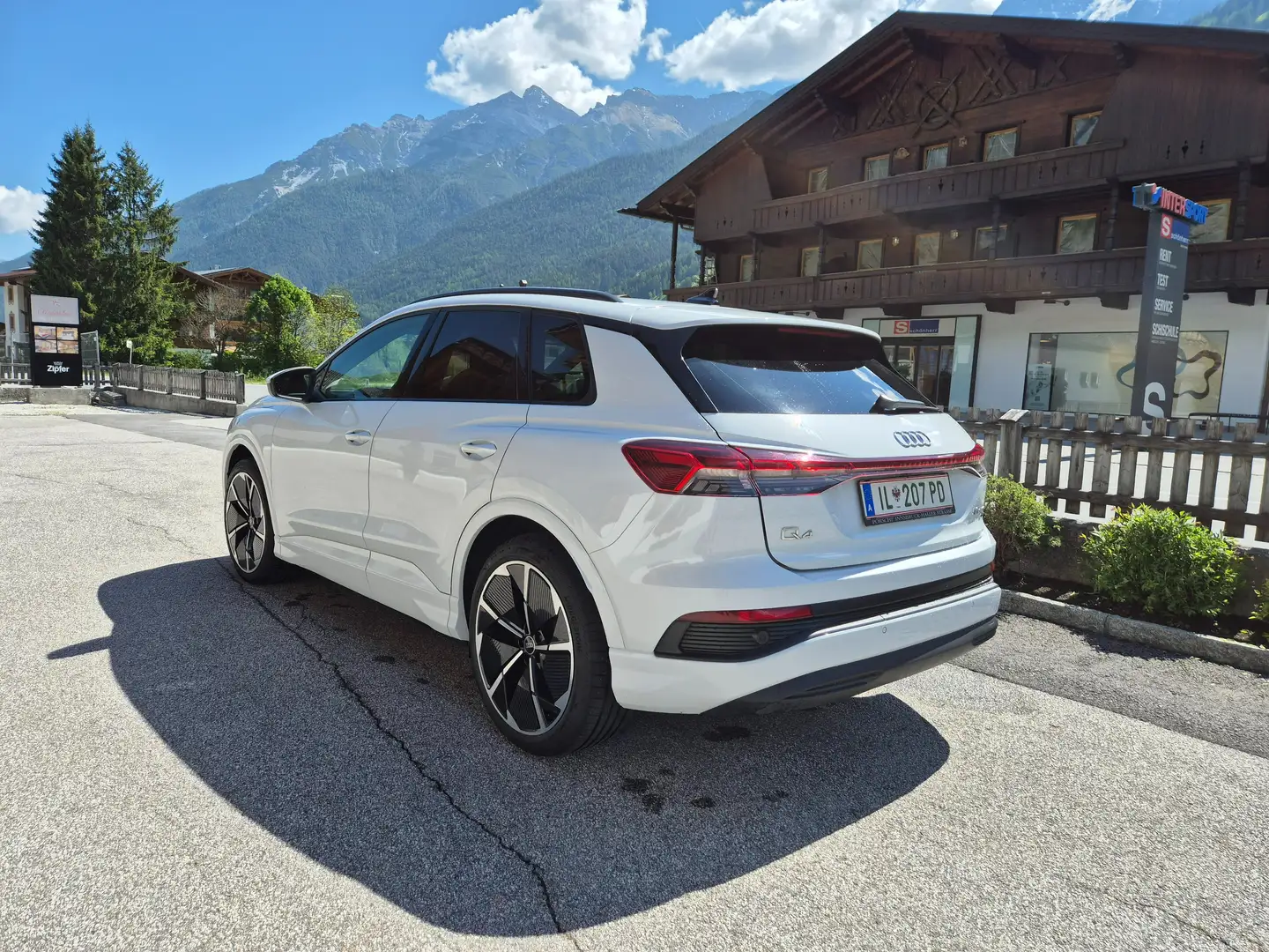 Audi Q4 e-tron Q4 50 e-tron quattro 220kW 82kWh Weiß - 1