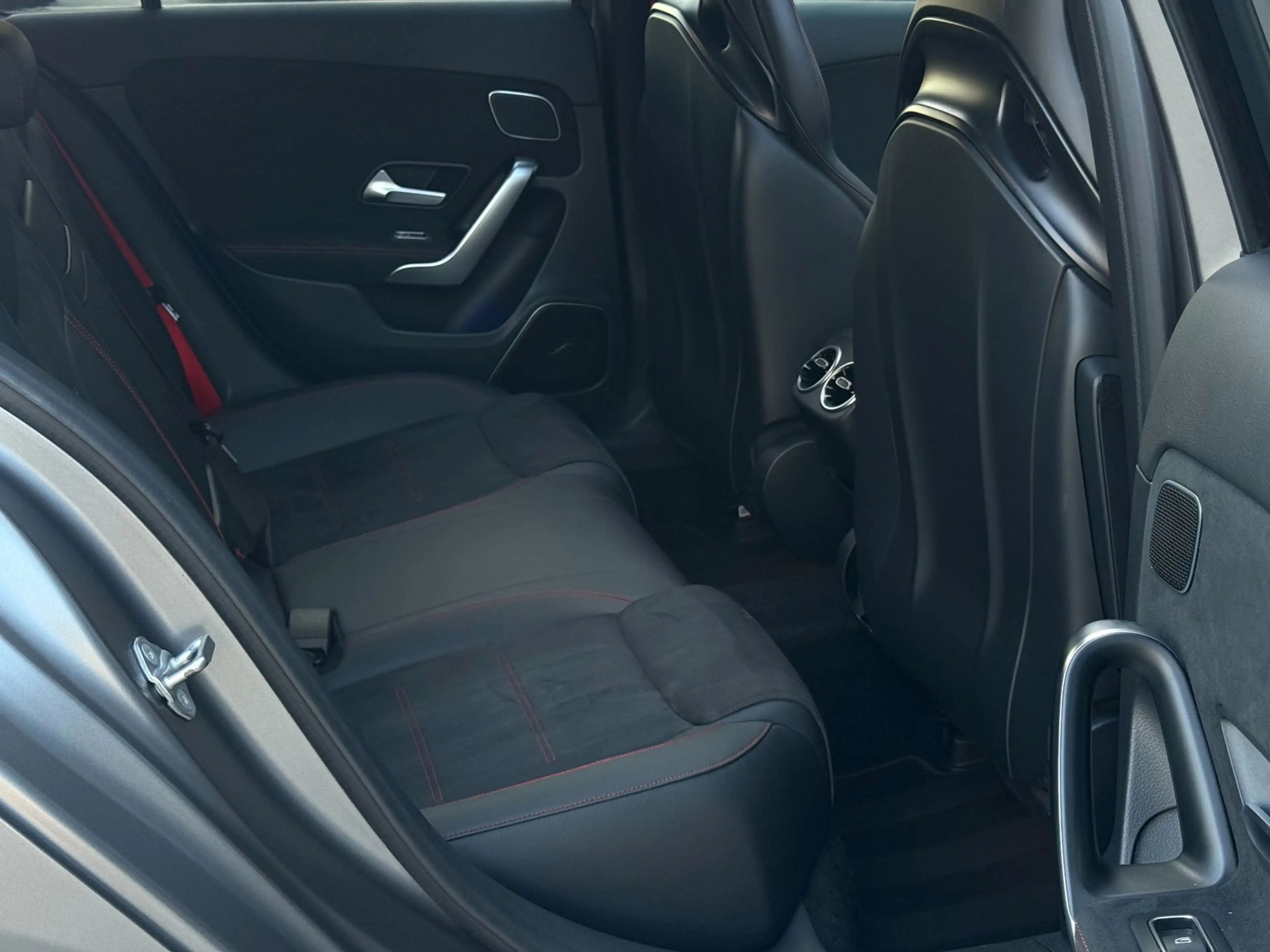 Mercedes-Benz A 35 AMG 4MATIC Premium Plus / Pano / Burmester / Carplay / — photo 8