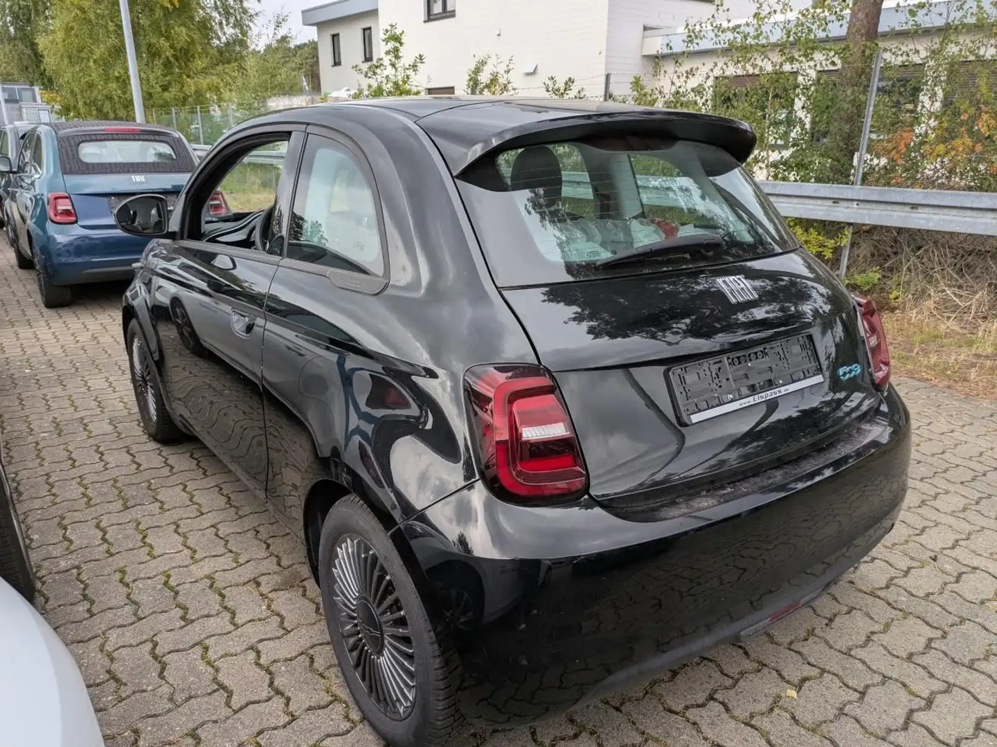 Fiat 500e Icon 42kwH *VIRTUAL*CARPLAY*NAVI*KLIMA*VZE* Schwarz - 2
