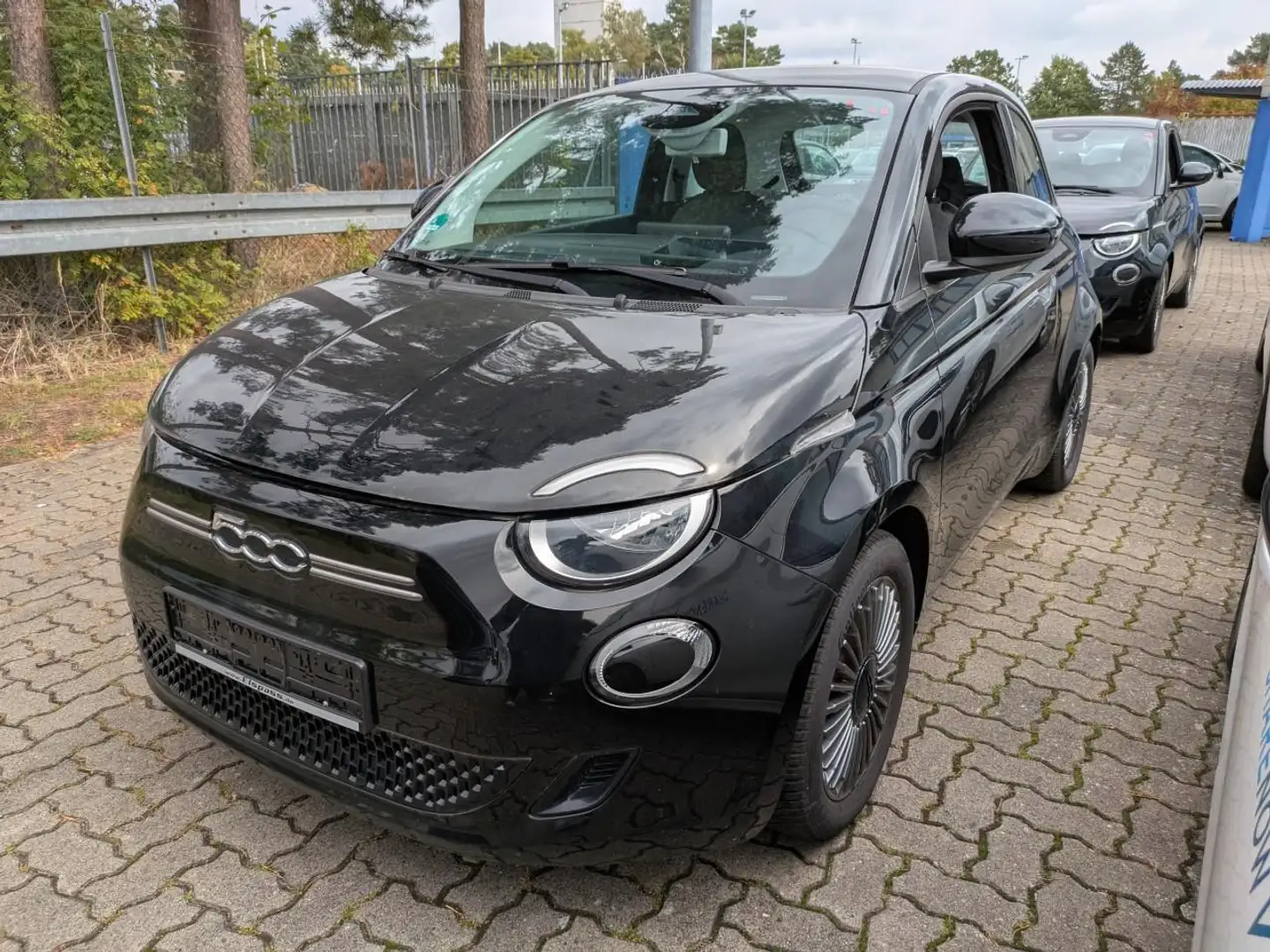 Fiat 500e Icon 42kwH *VIRTUAL*CARPLAY*NAVI*KLIMA*VZE* Schwarz - 1