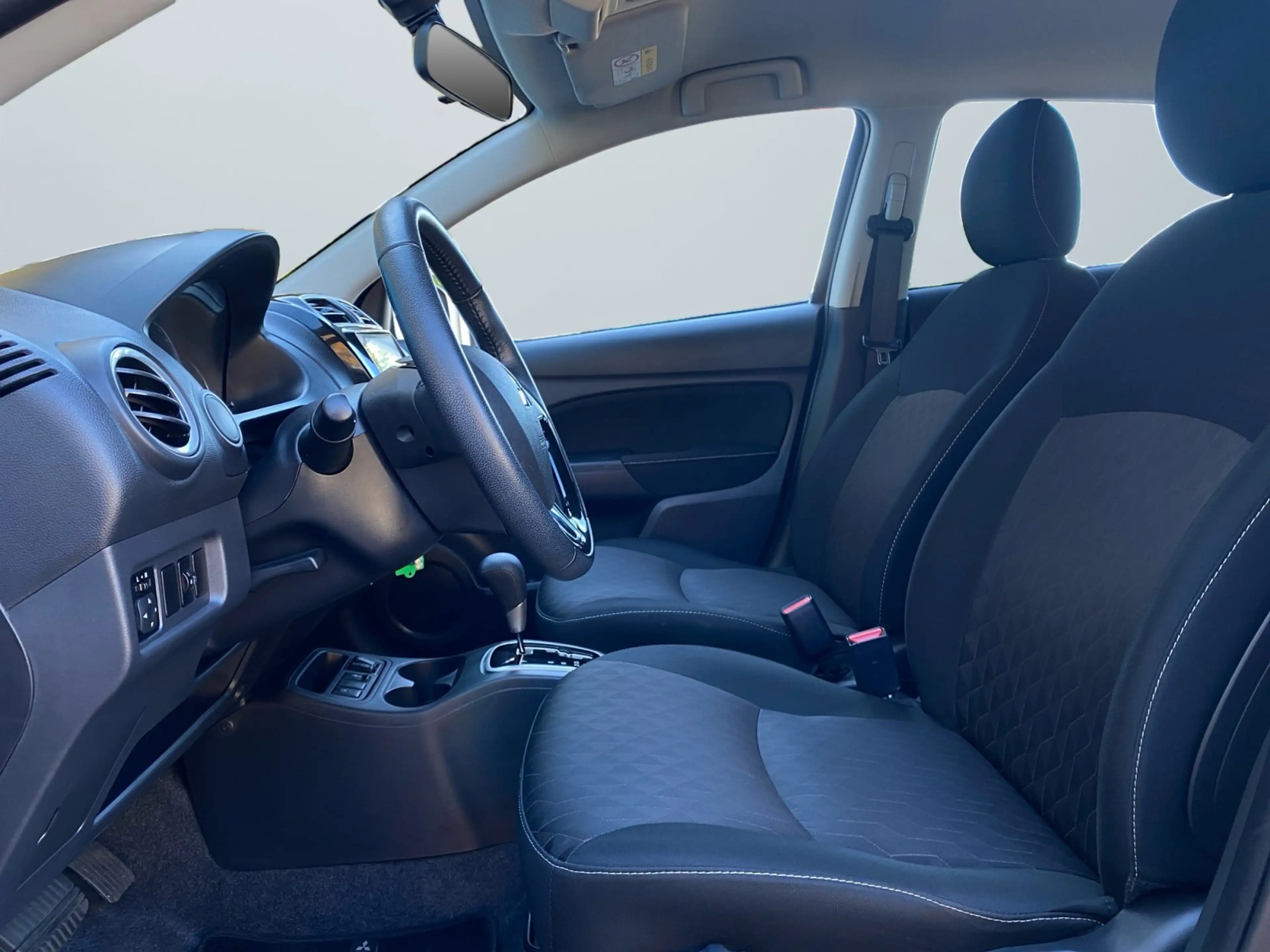 Mitsubishi Space Star Select+ 1,2 l MIVEC CVT Tempomat — photo 7