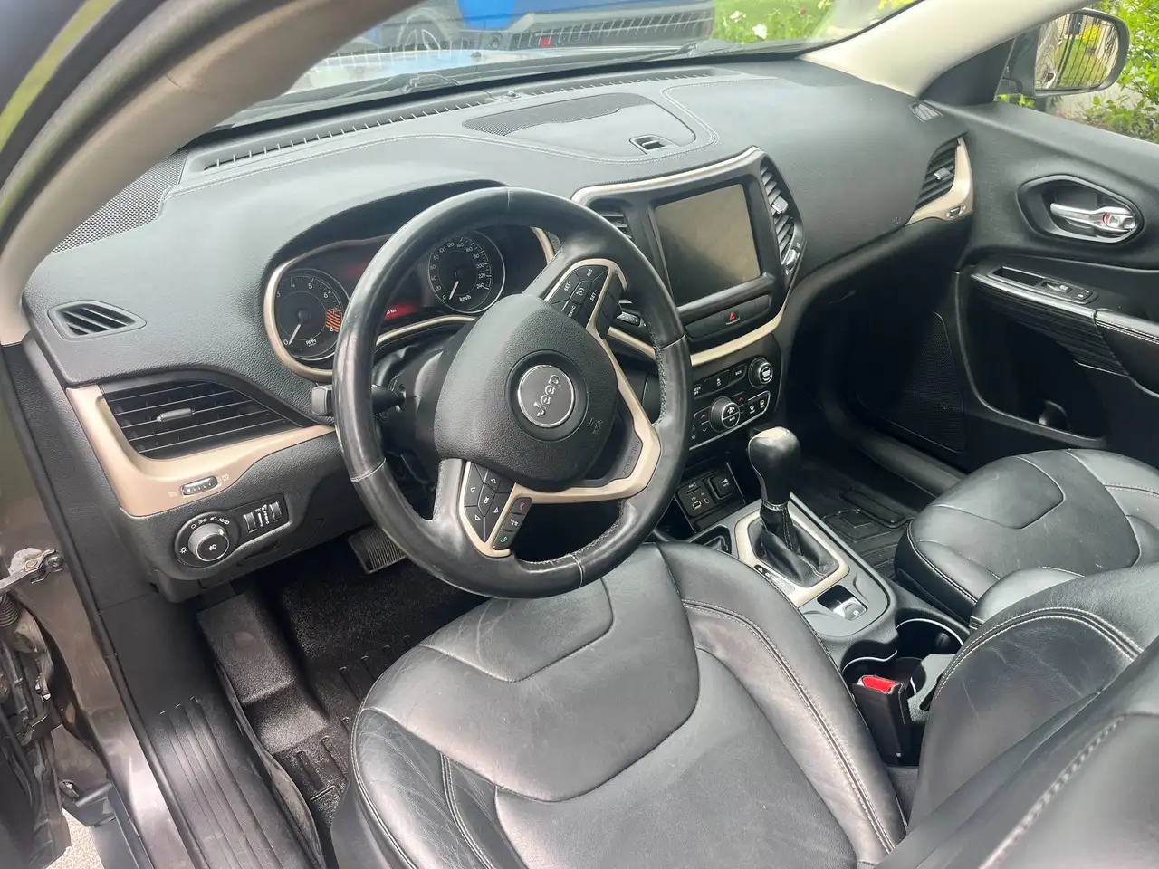 Jeep Cherokee снимка Jeep Cherokee