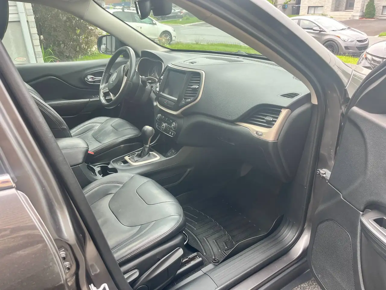 Jeep Cherokee снимка Jeep Cherokee