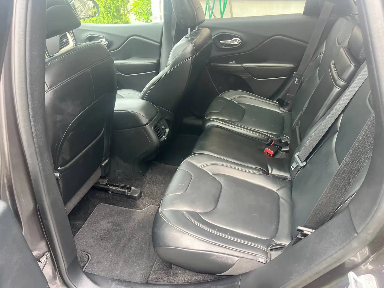 Jeep Cherokee снимка Jeep Cherokee
