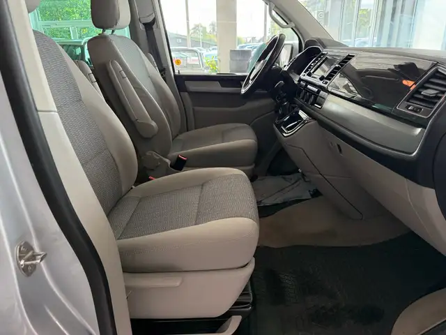 Volkswagen Transporter view 11