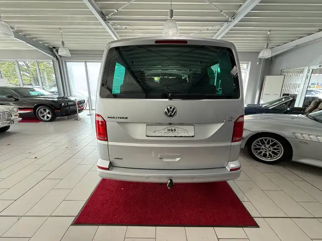 Volkswagen Transporter view 4