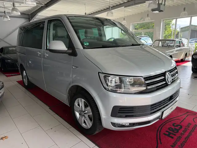 Volkswagen Transporter view 3