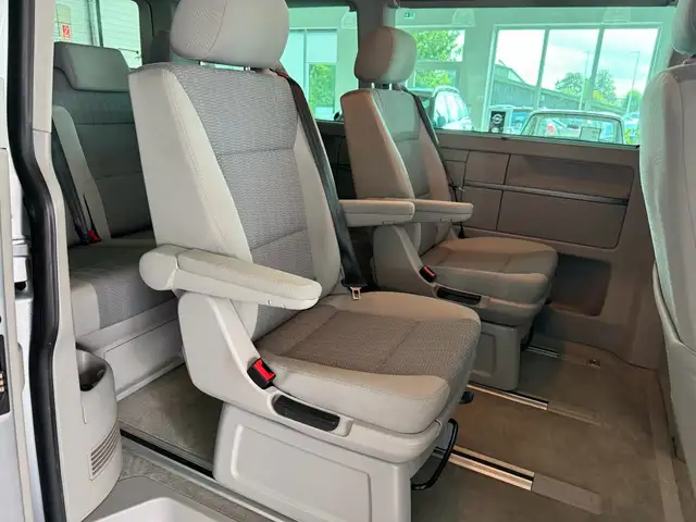 Volkswagen Transporter view 10