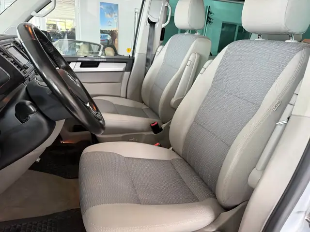Volkswagen Transporter view 12