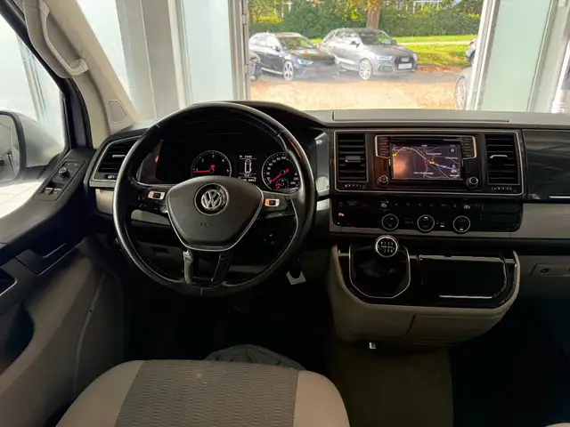 Volkswagen Transporter view 13