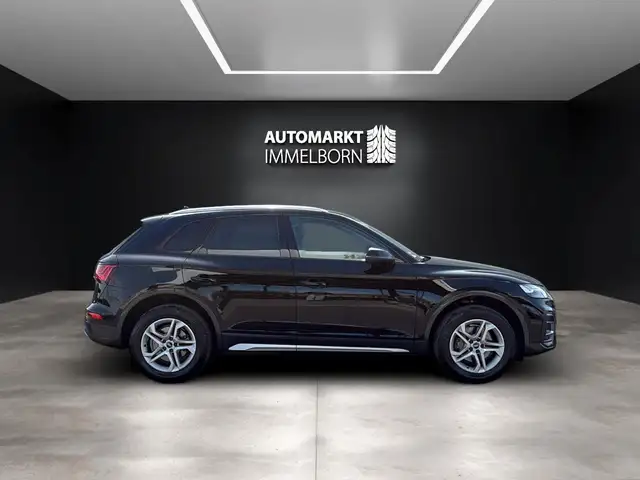 Audi Q5 view 11