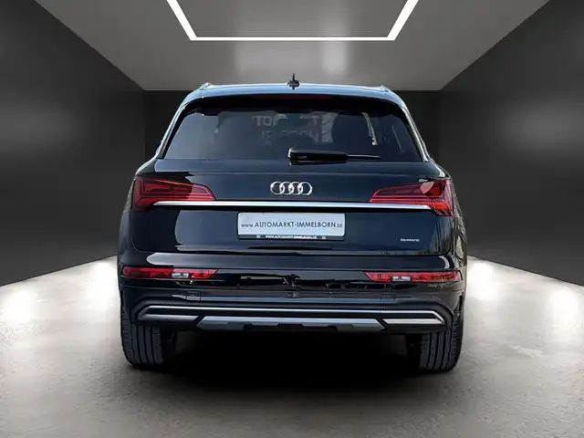 Audi Q5 view 10