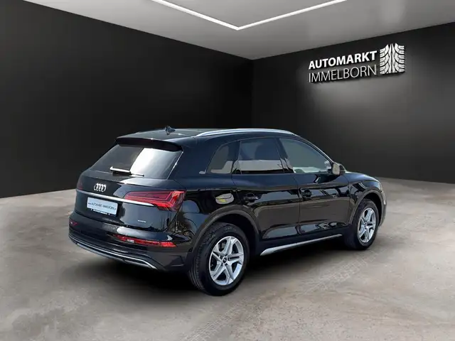 Audi Q5 view 3