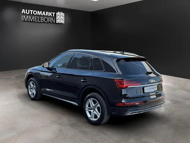 Audi Q5 view 4