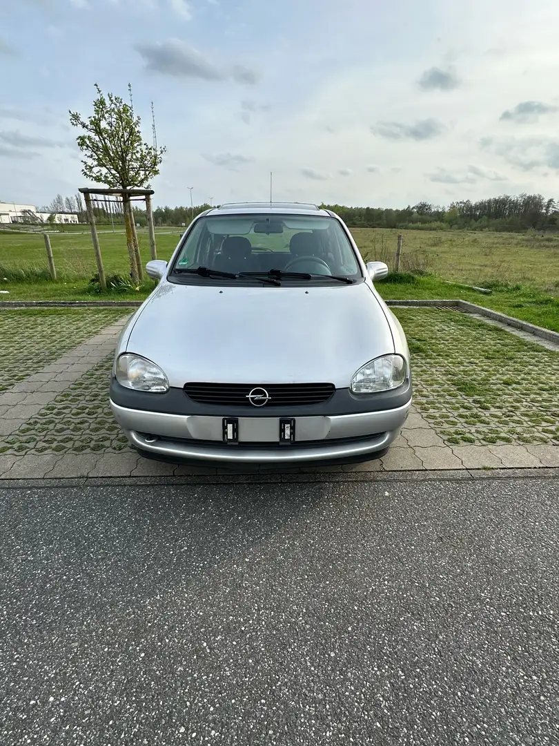 Opel Corsa 16V Edition 100 Argent - 1