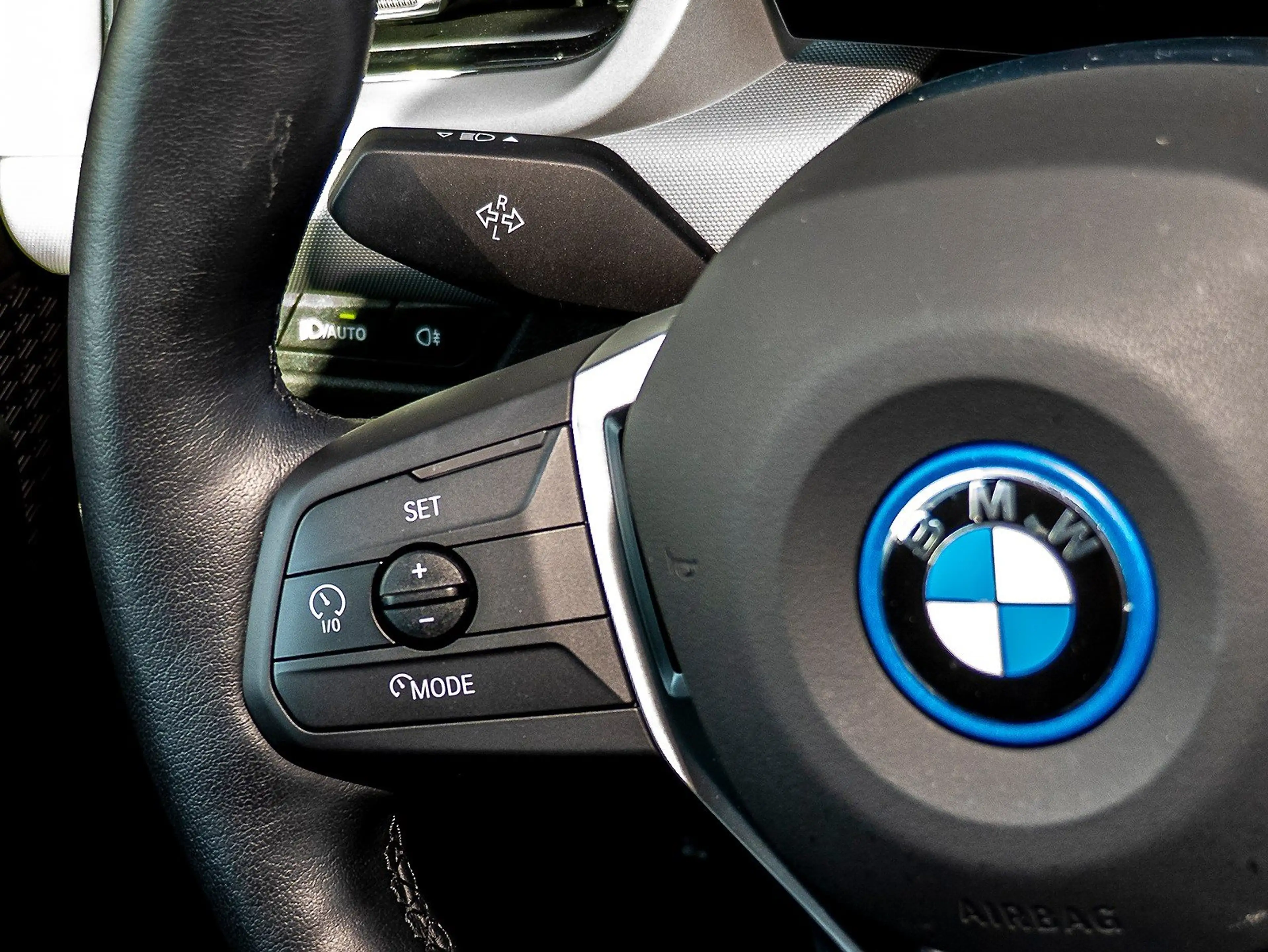 BMW iX1 xDrive30 HUD 360° AdaptLED DAB Sitzheiz LCpro — photo 15
