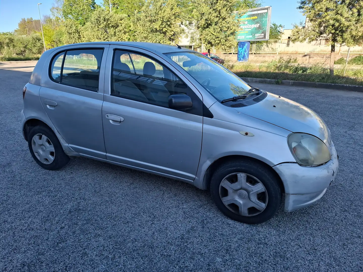 Toyota Yaris Yaris I 1999 5p 1.0 Sol Gri - 2