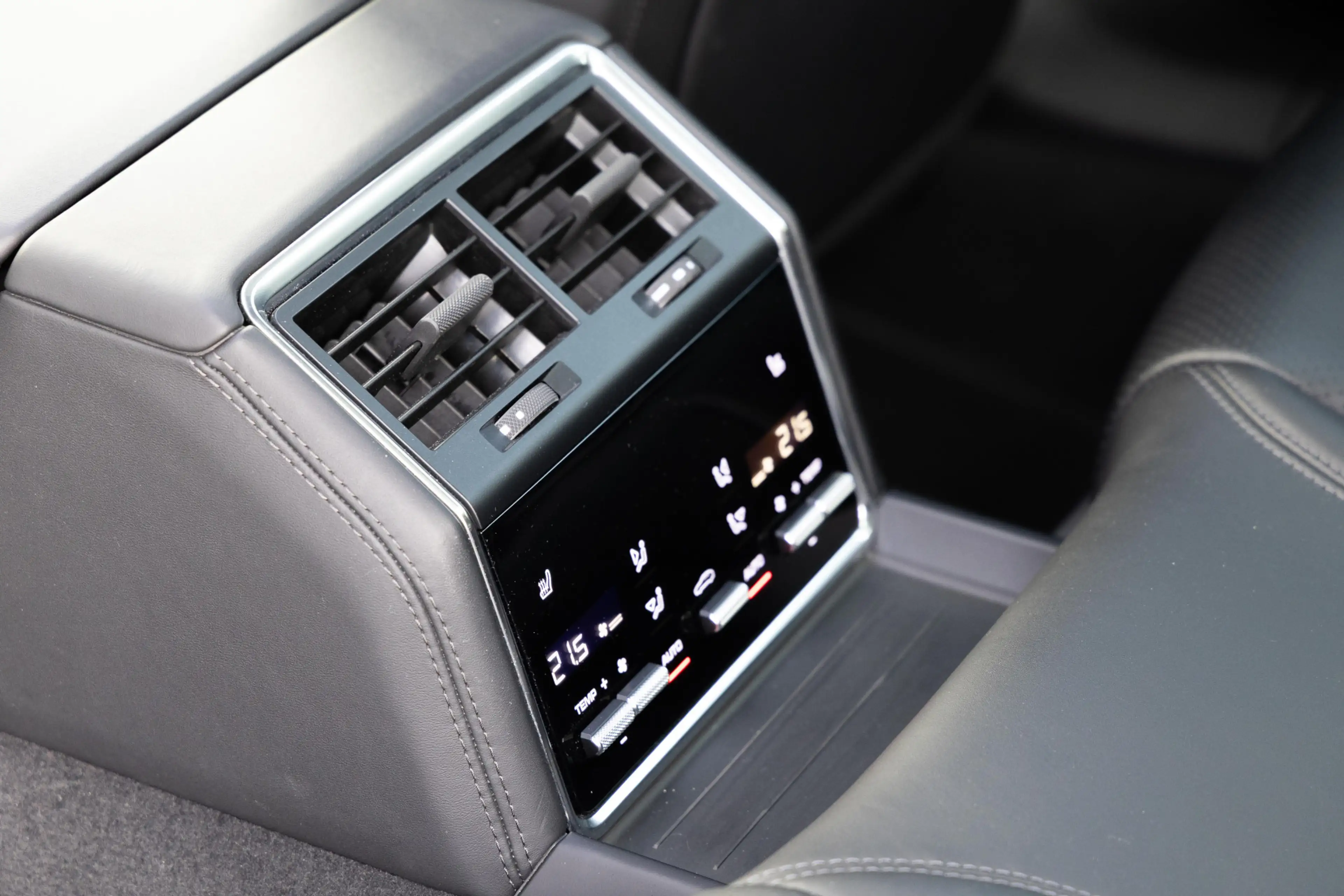 Porsche Panamera Sport Turismo 2.9 4 E-Hybrid Platinum Edition — photo 31