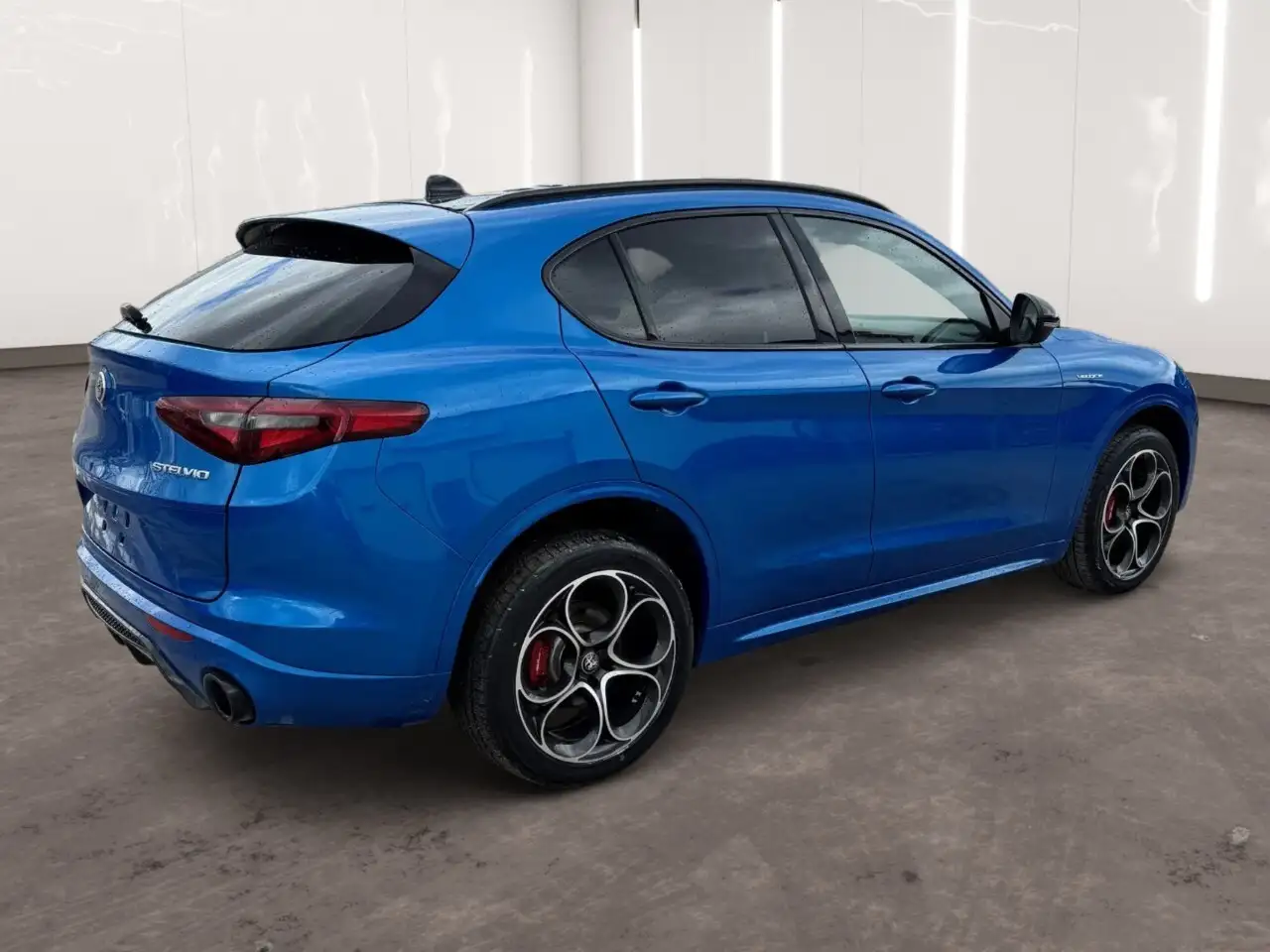 Alfa Romeo Stelvio снимка Alfa Romeo Stelvio