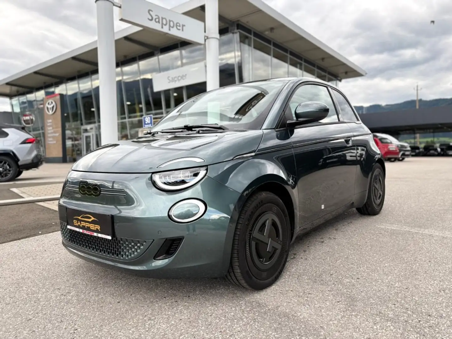 Fiat 500 Elektro 42 kWh Giorgio Armani Grün - 2