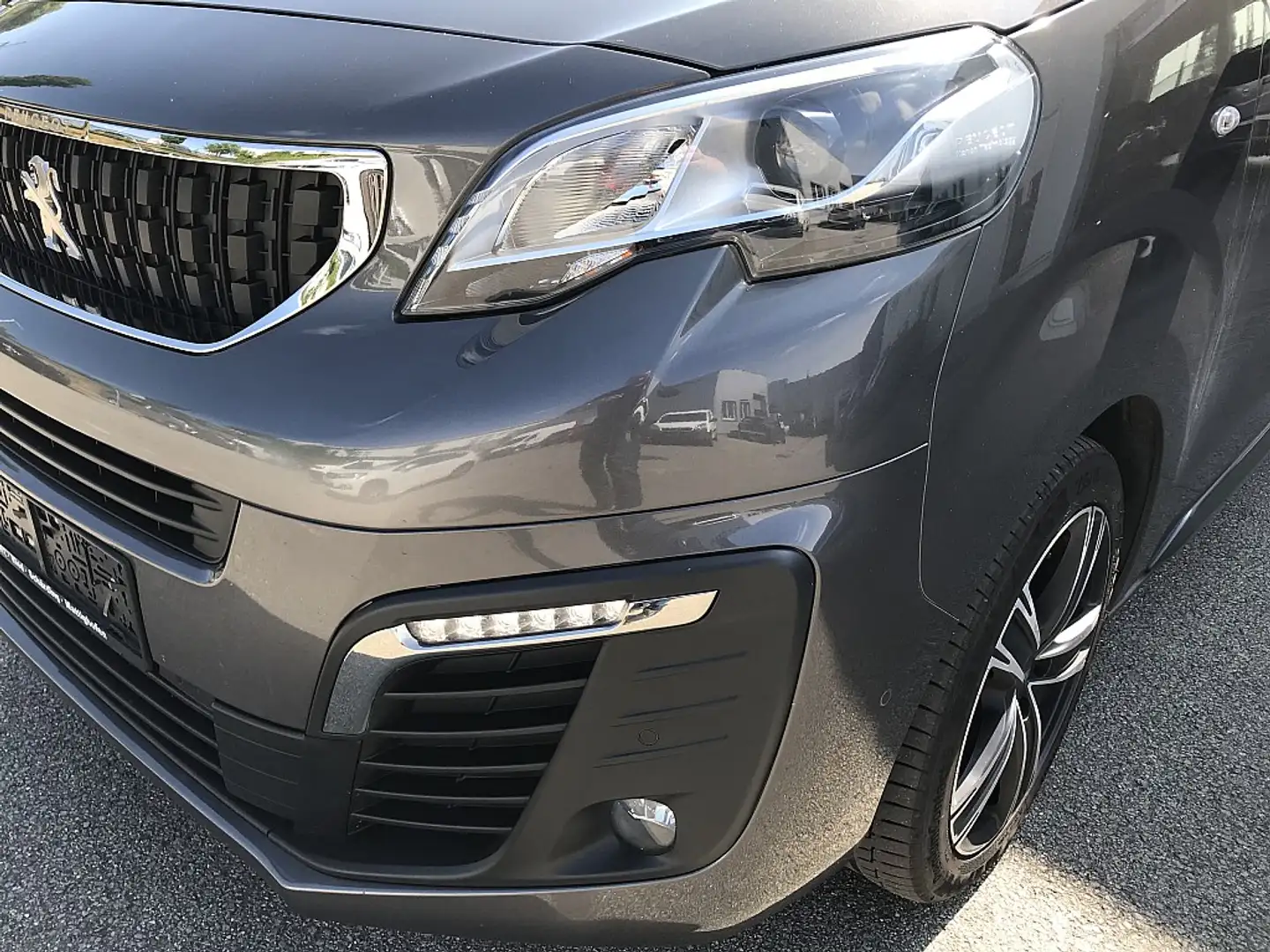 Peugeot Traveller Business L3 BlueHDI 180 S&S EAT8 Grau - 2
