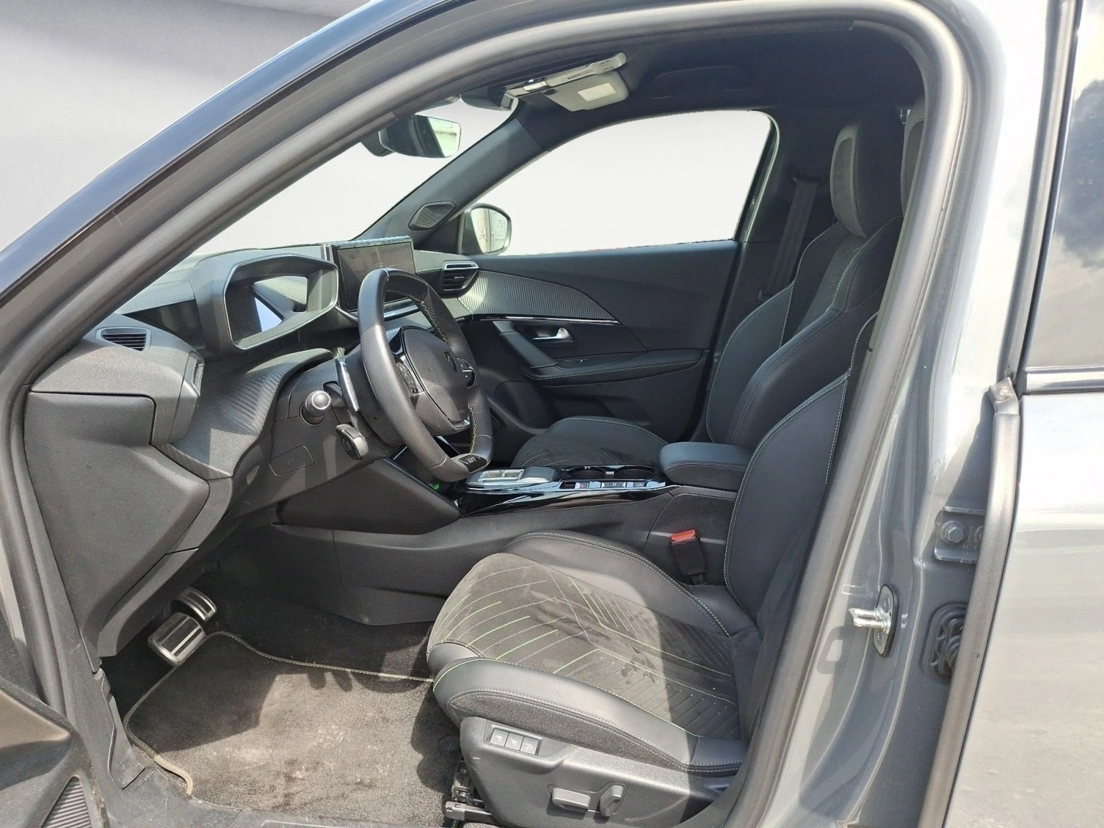 Peugeot 2008 PureTech 130 EAT8 GT Navi LEDBluetooth PDC — photo 10