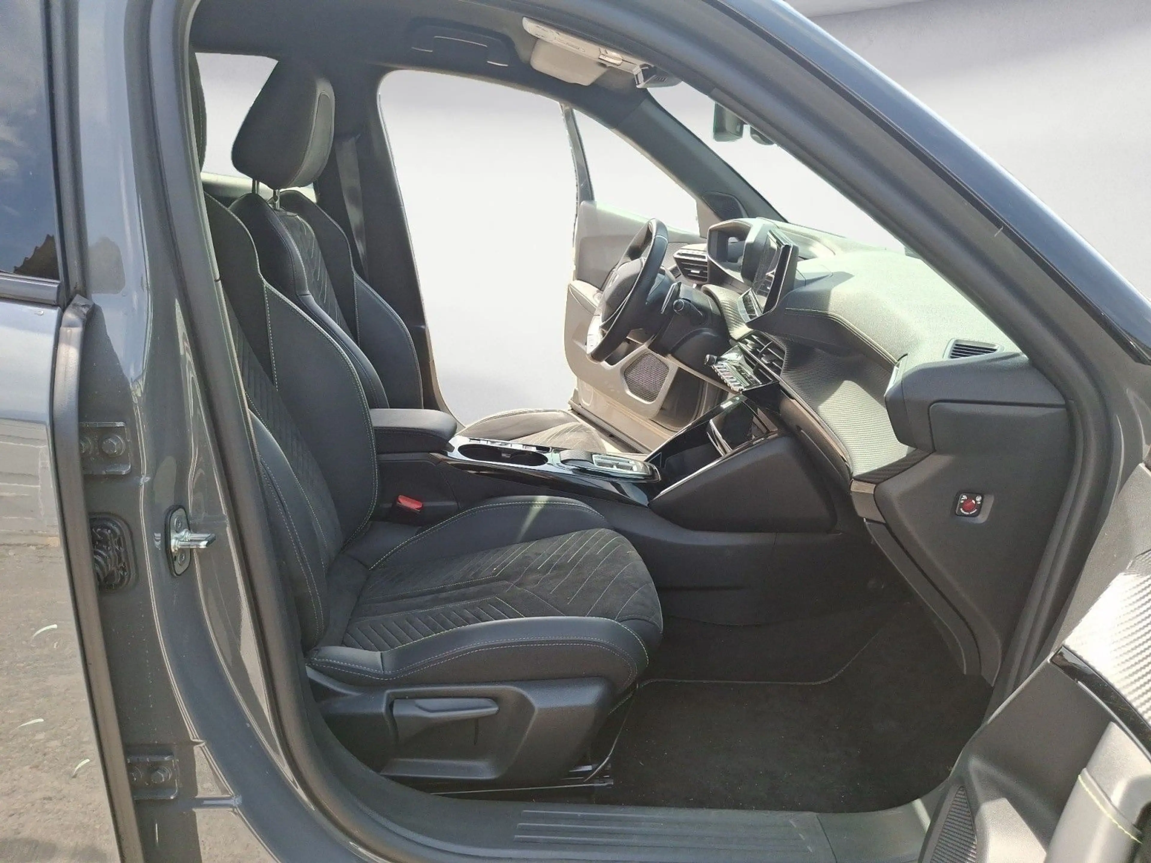 Peugeot 2008 PureTech 130 EAT8 GT Navi LEDBluetooth PDC — photo 11