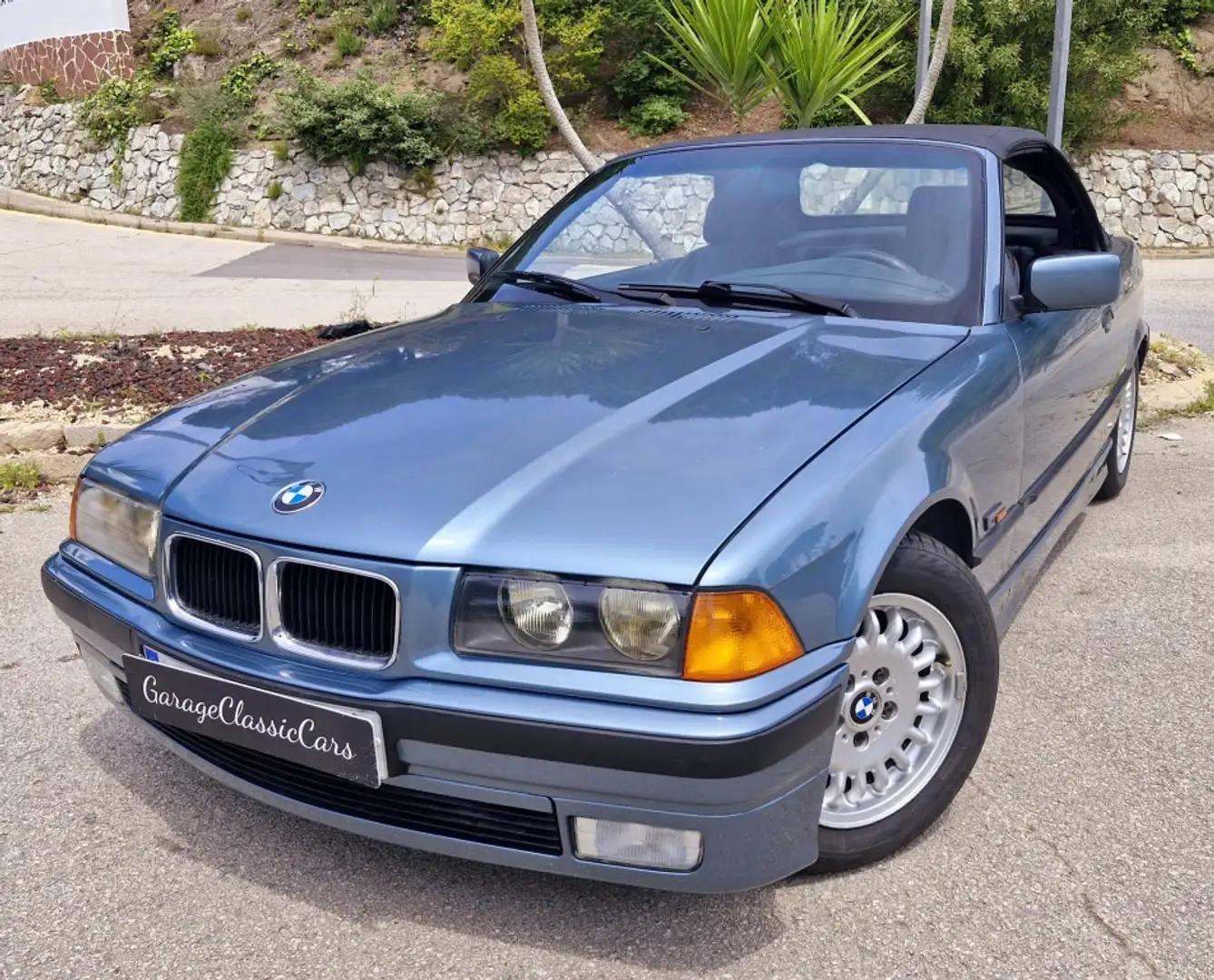 BMW 320 320i Cabriolet Groen - 1