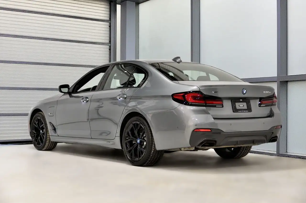 BMW 5 Series photo BMW 5 Series