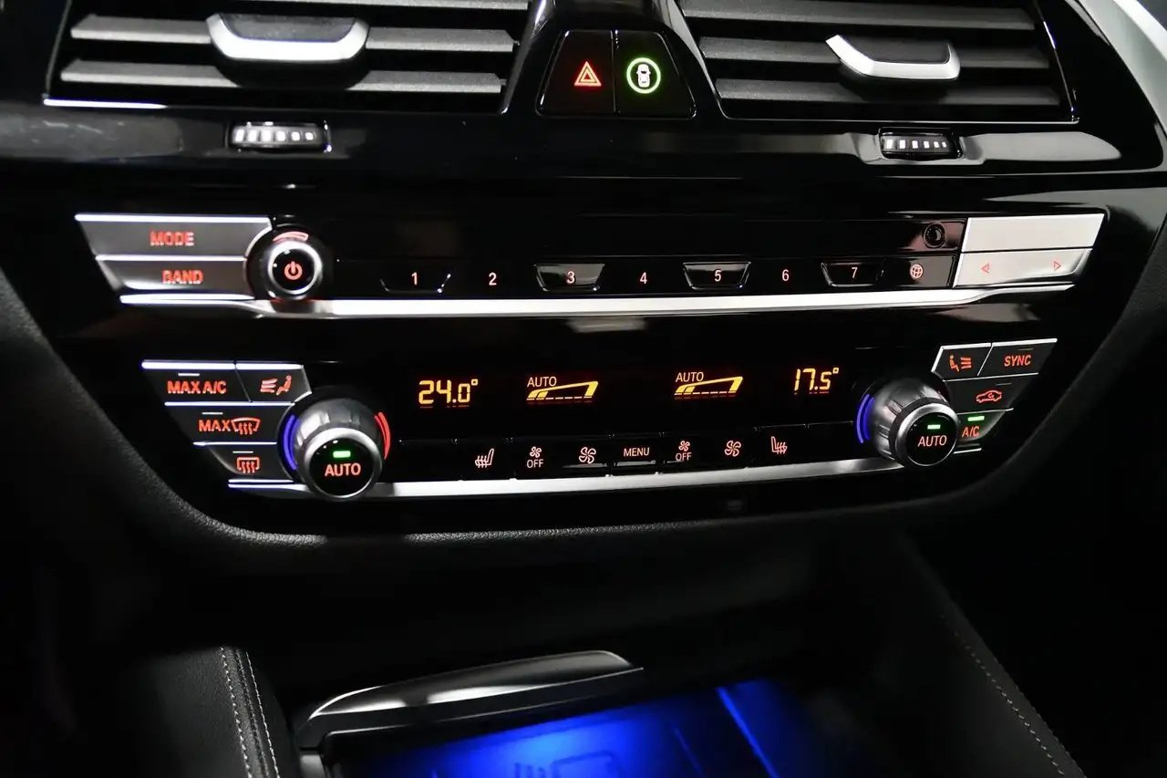 BMW 5 Series photo BMW 5 Series