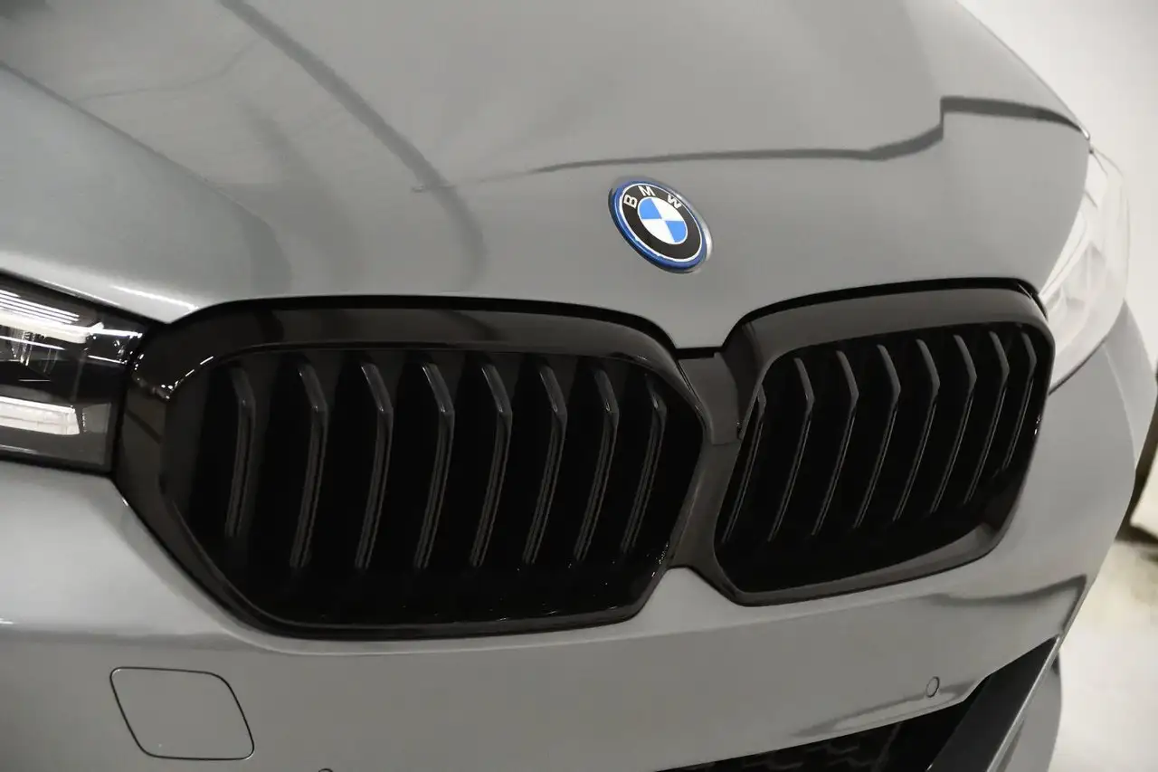 BMW 5 Series photo BMW 5 Series