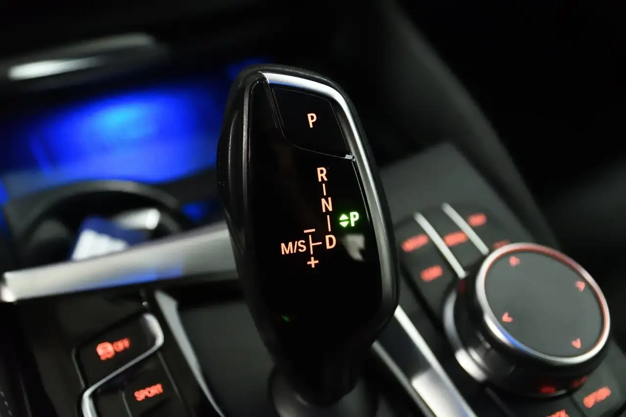 BMW 5 Series photo BMW 5 Series