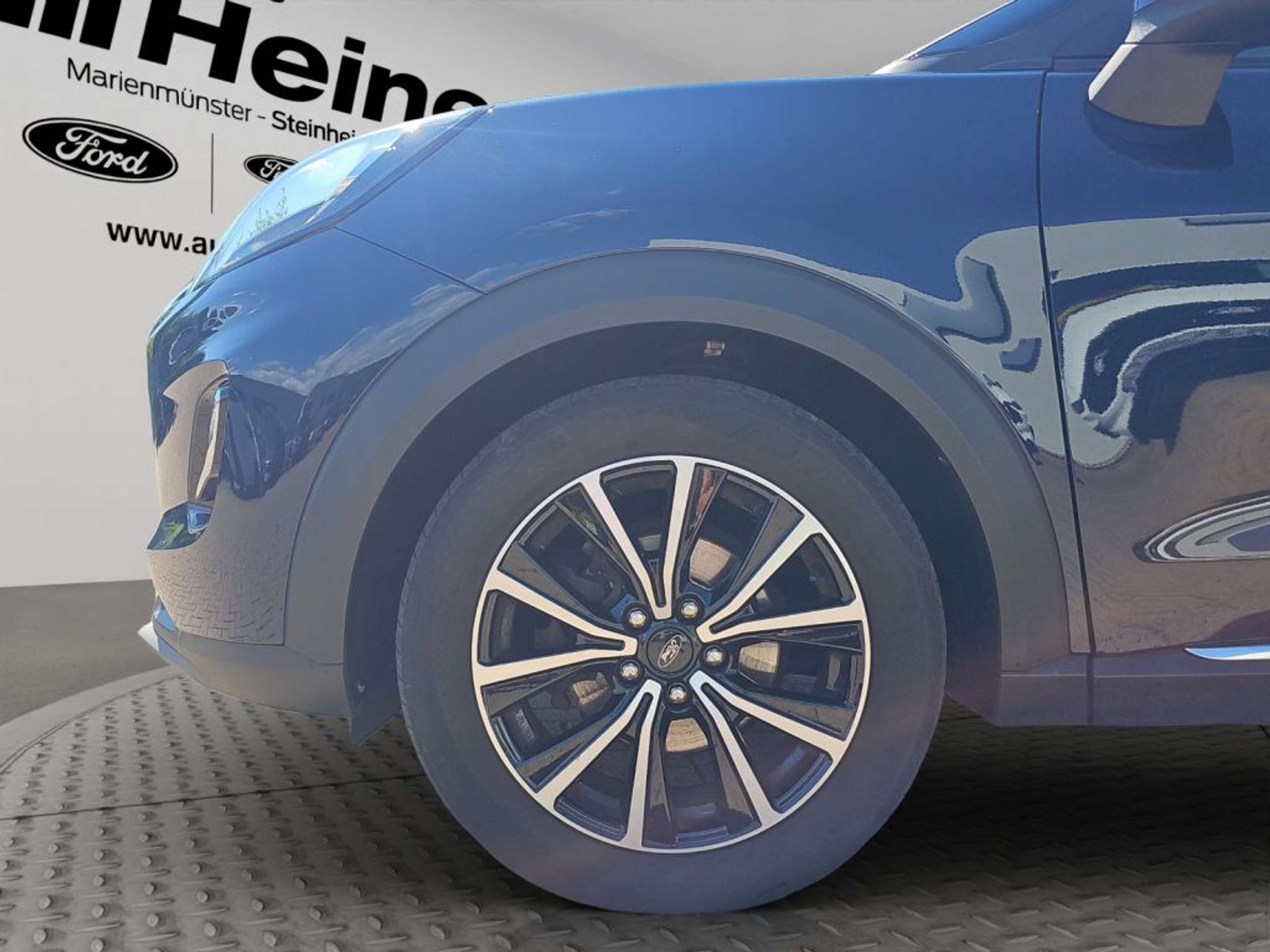 Fahrzeugabbildung Ford Puma 1.0 EcoBoost Hybrid TITANIUM *17-LM*NAVI* - mit KI generiert/bearbeitet